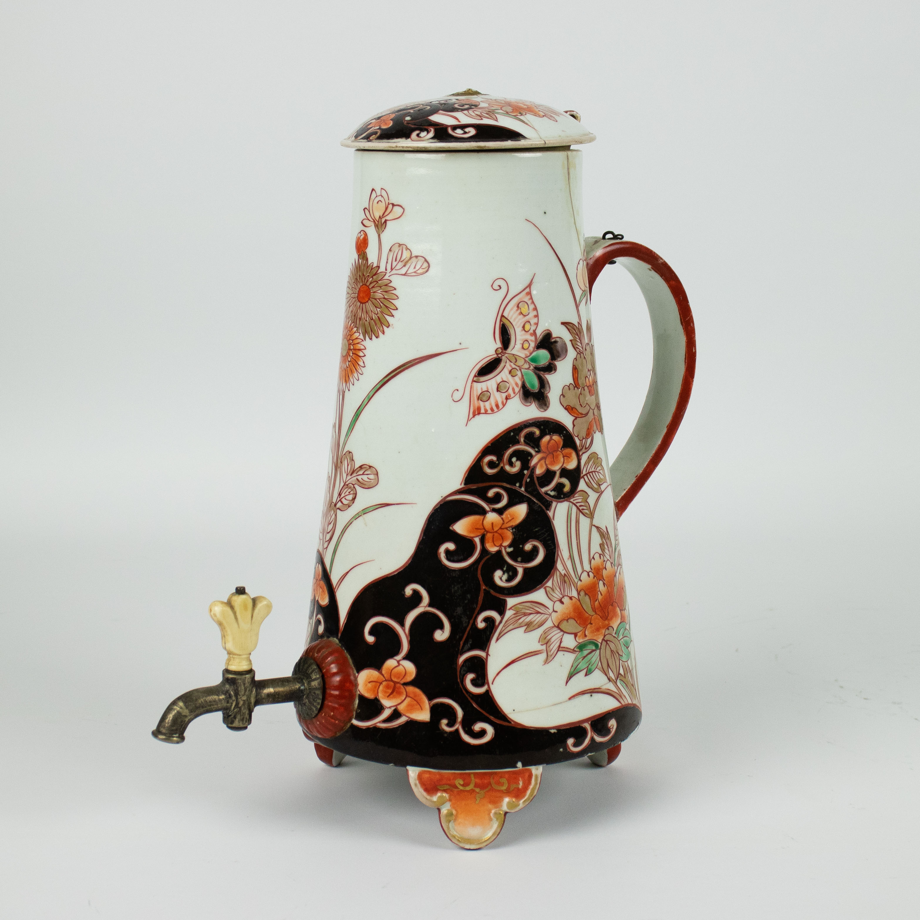 A 18th century Imari jug