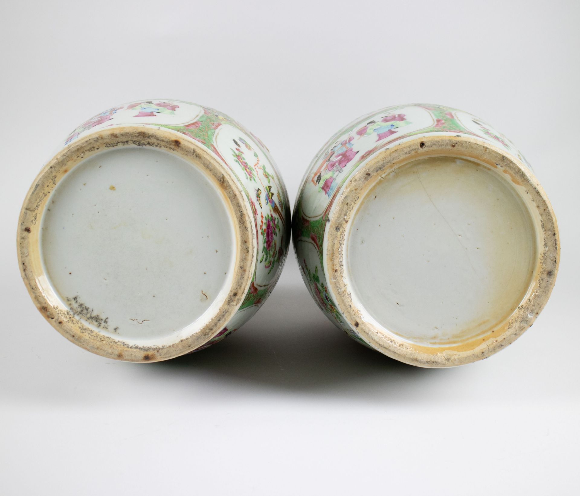 A pair of Canton vases - Image 9 of 10