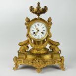 Clock with candlesticks in gilt bronze