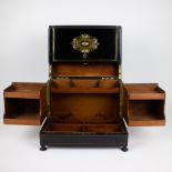Cigar box Napoleon III with marquetry mother of pearl and copper