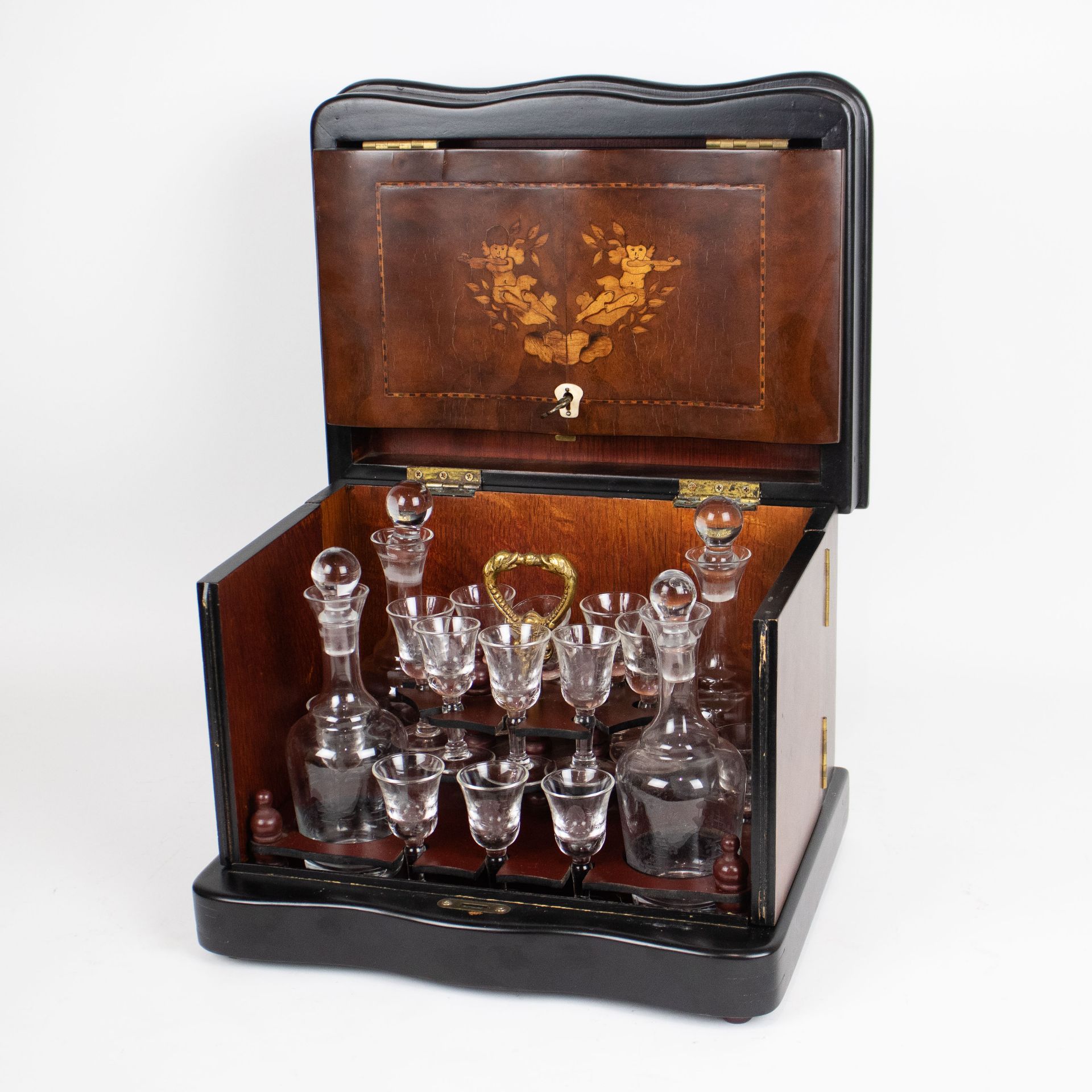 Liqueur case with marquetry, end 19th century