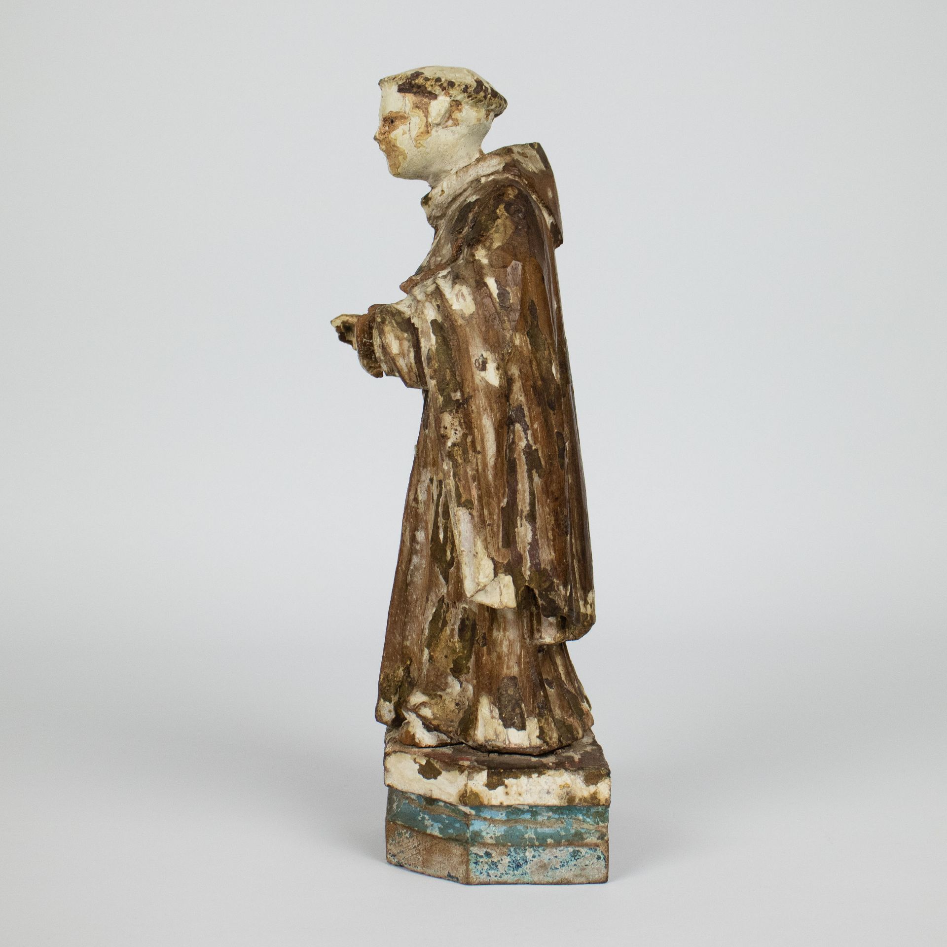 A wooden holy figure with polychromy - Image 2 of 5