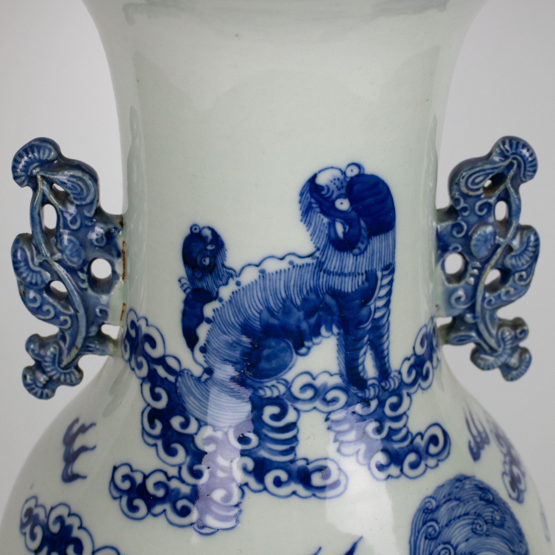 A Chinese celadon vase end 19th century - Image 3 of 8