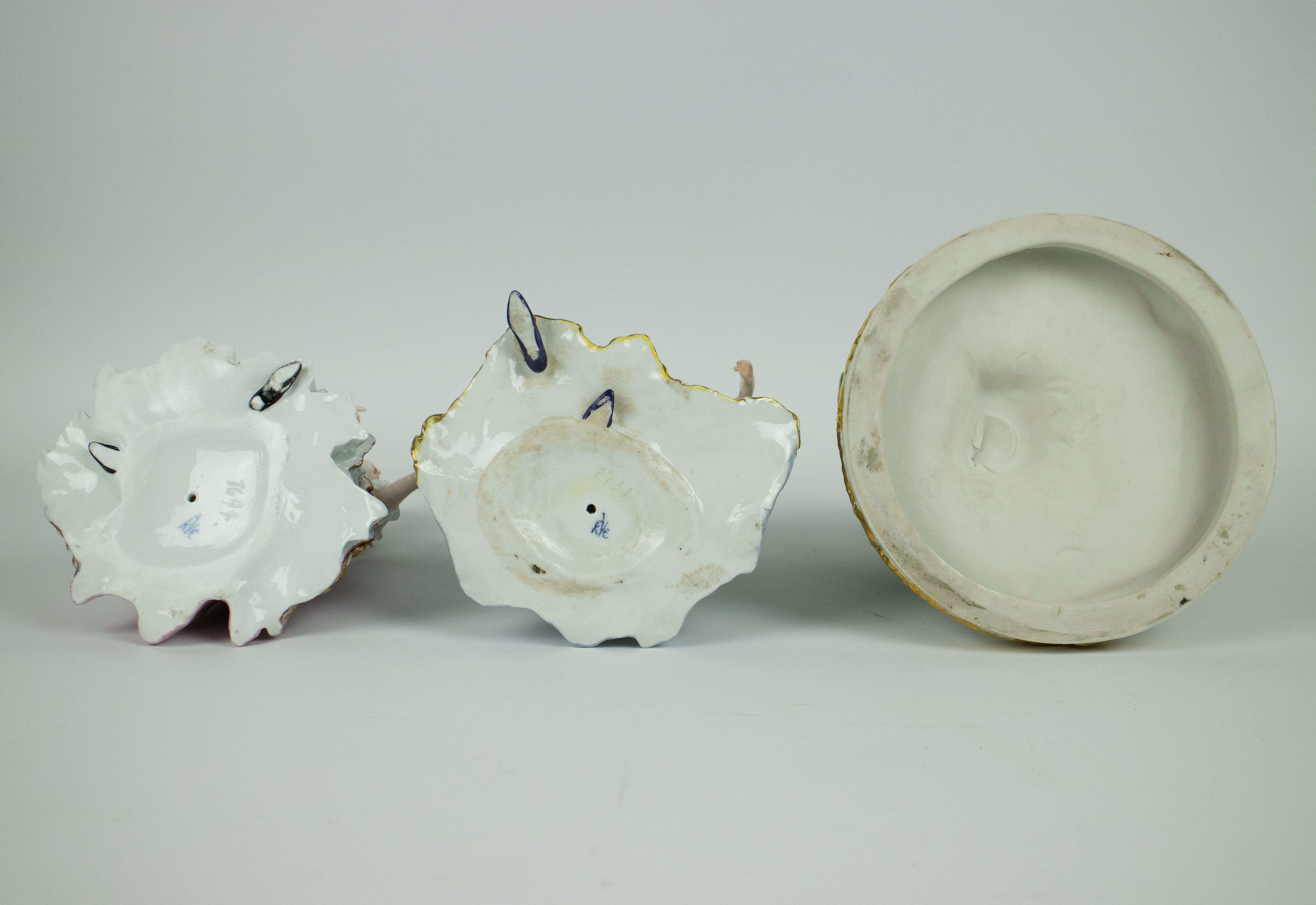 A collection of 3 porcelain figures - Image 5 of 7
