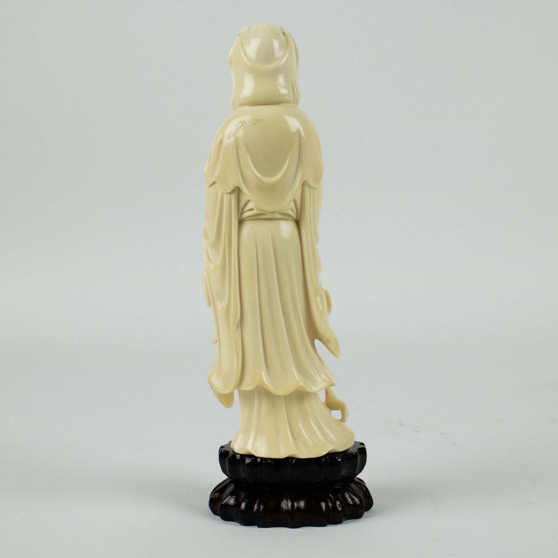 Chinese carved elephant ivory figure of Guanyin - Image 3 of 4