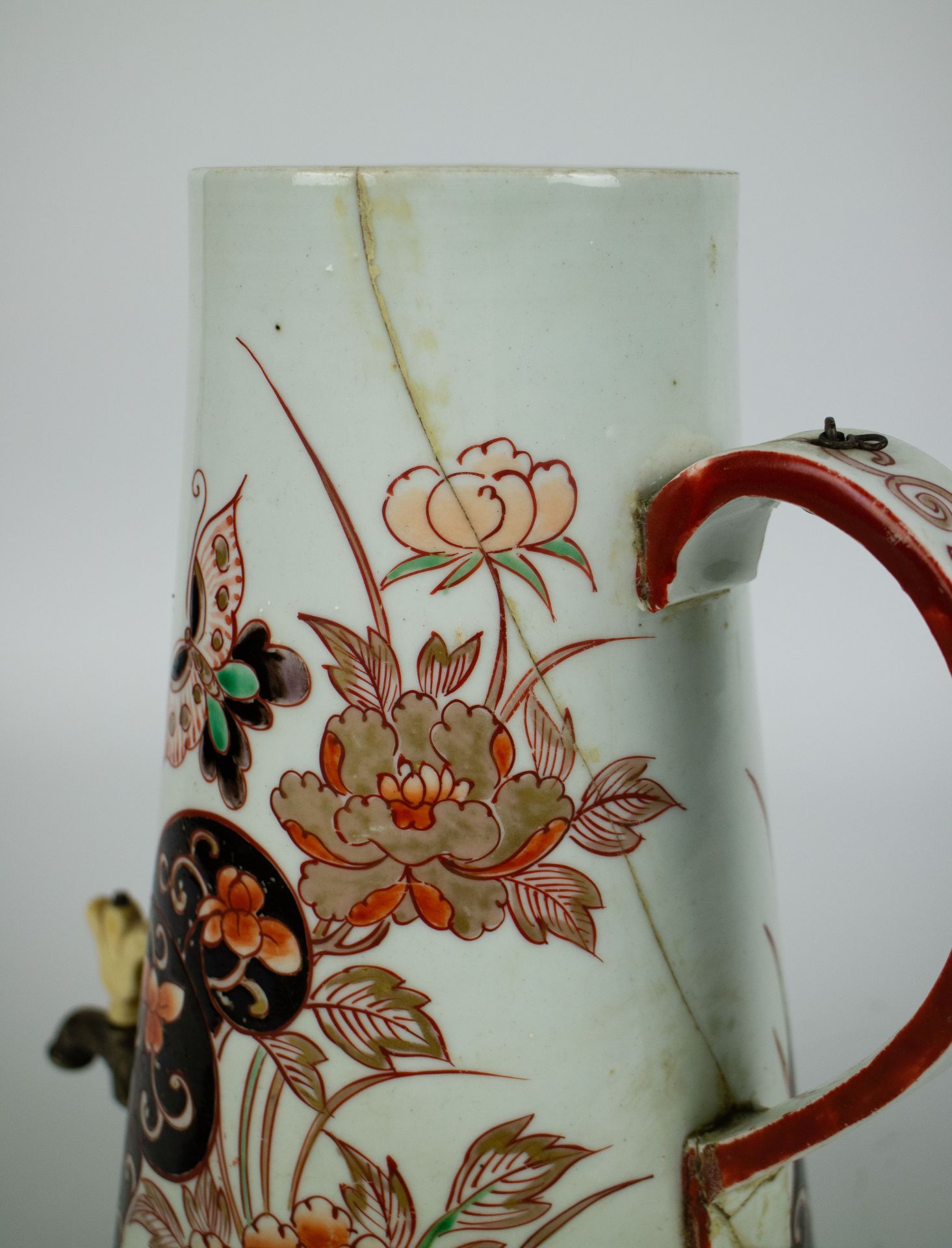 A 18th century Imari jug - Bild 8 aus 10