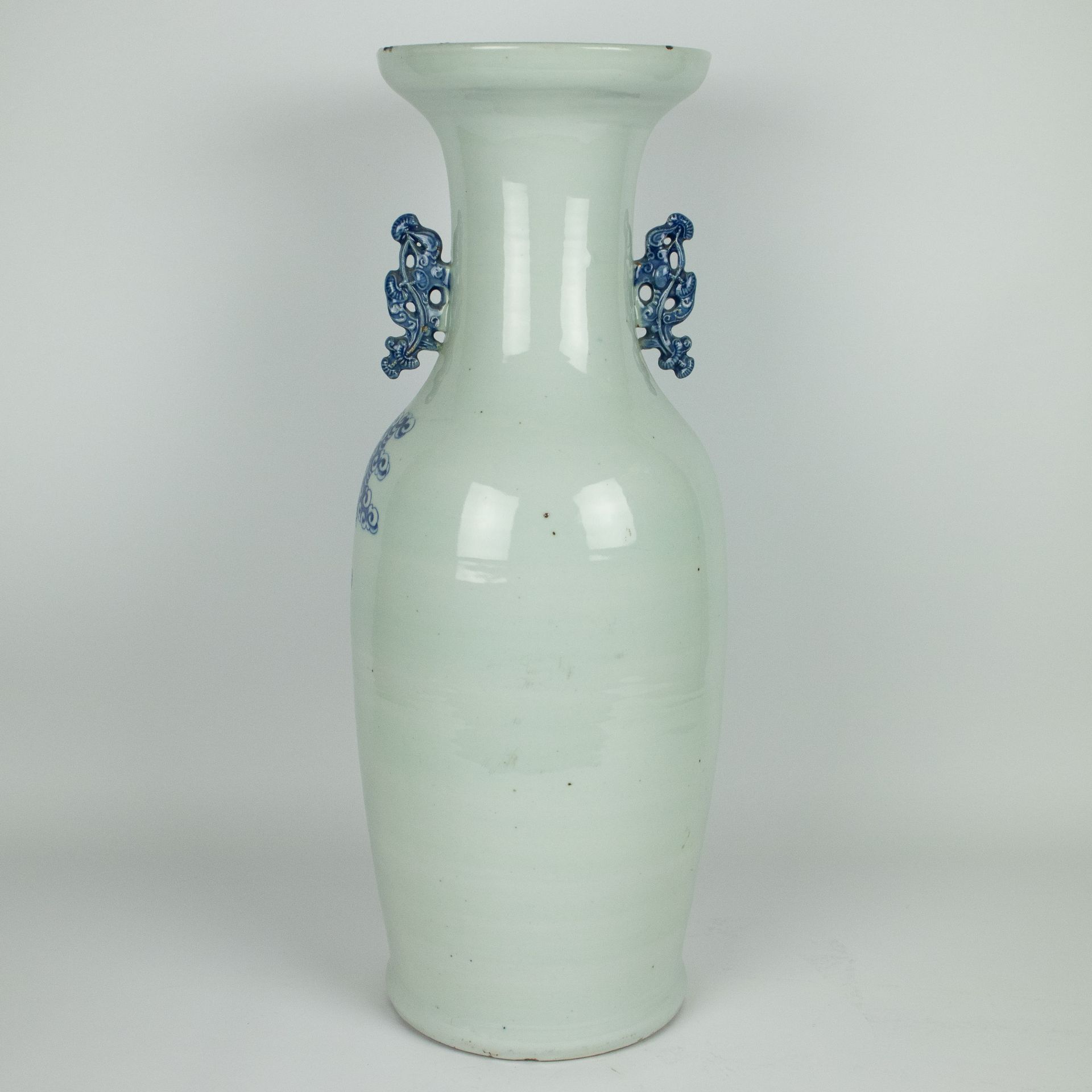 A Chinese celadon vase end 19th century - Image 5 of 8