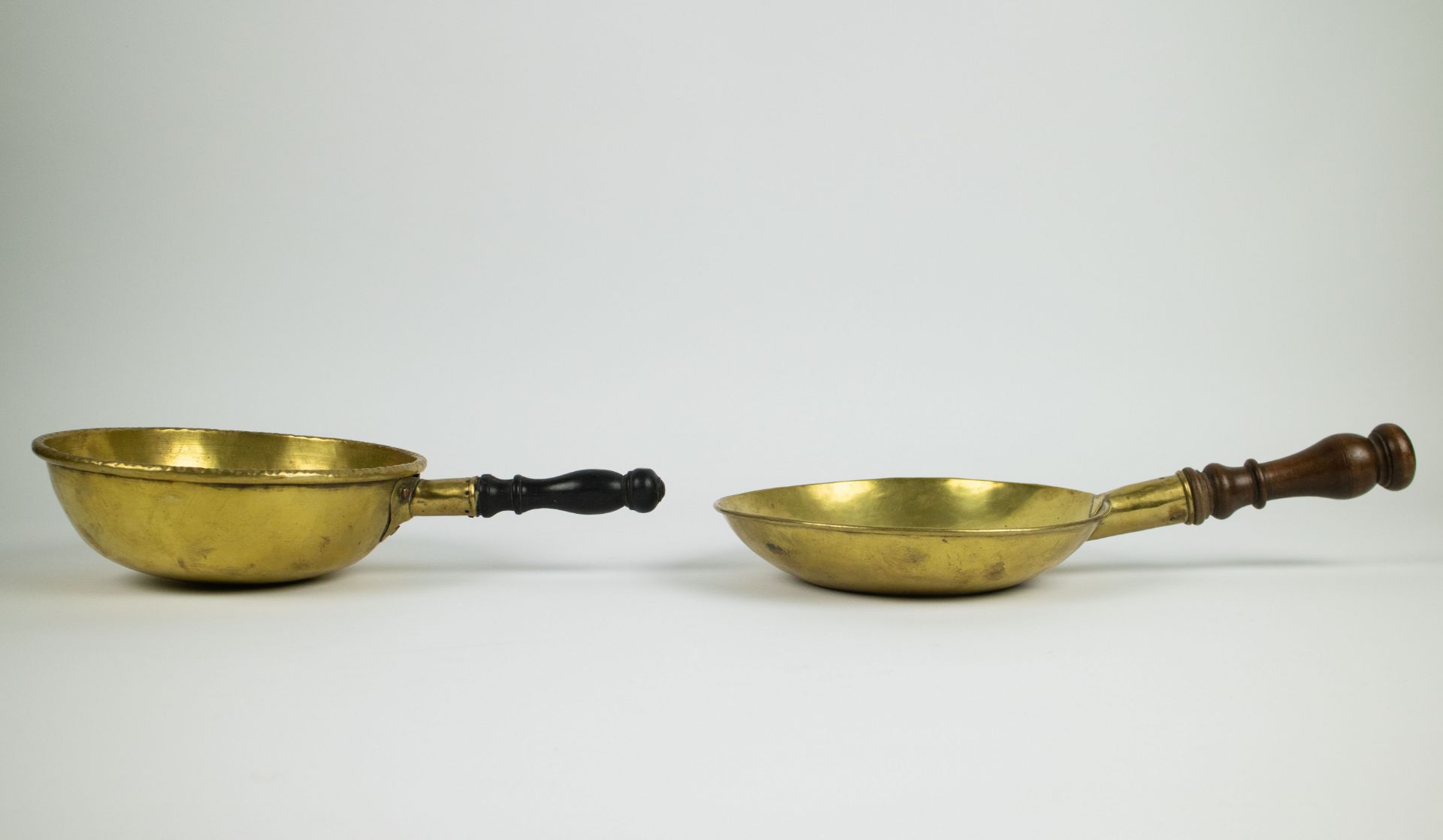 2 offering dishes early 18th century - Image 3 of 4