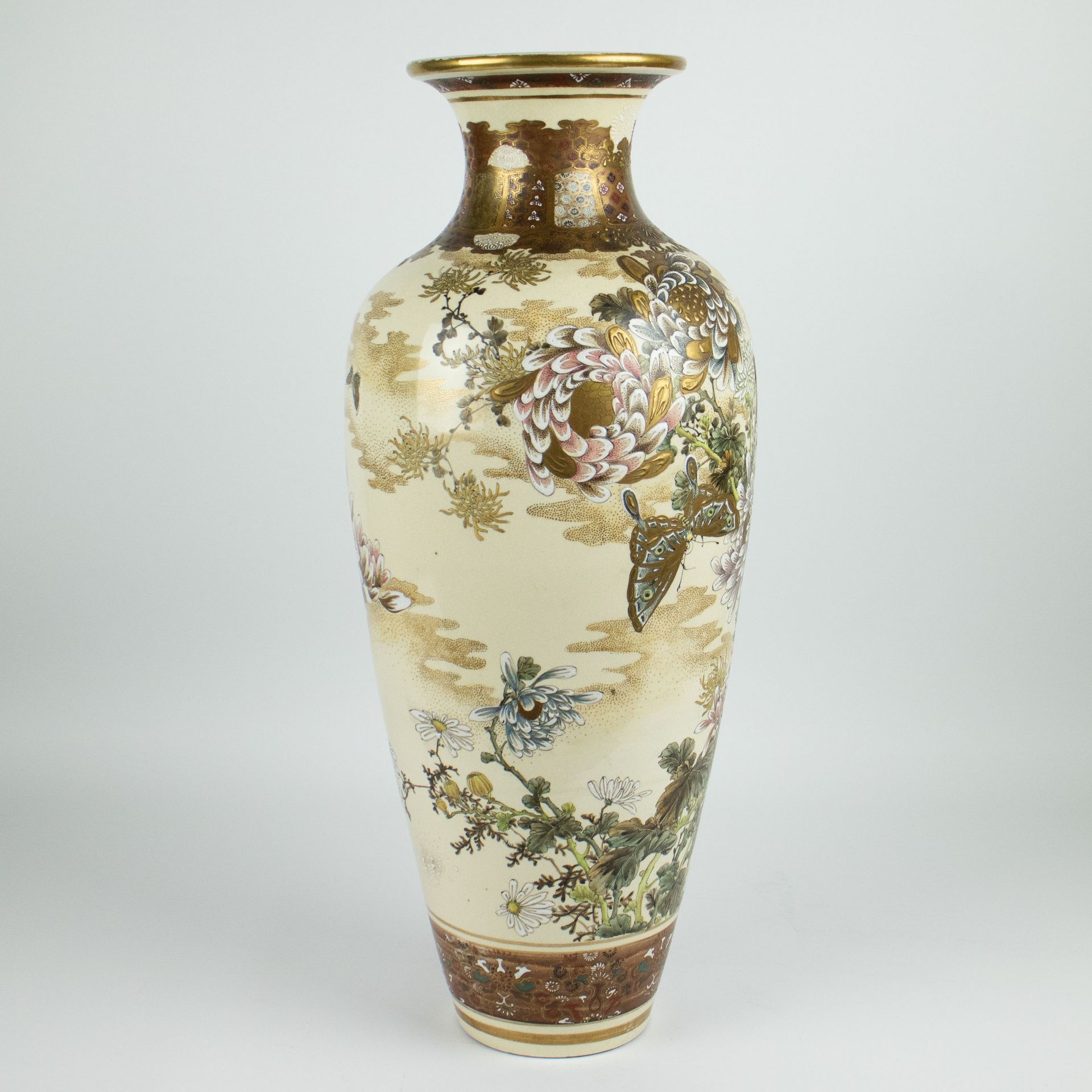 A Japanese Satsuma vase - Image 4 of 6