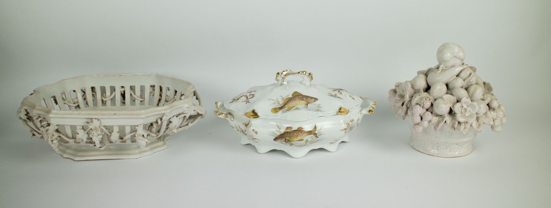 A collection of porcelain items - Bild 2 aus 6