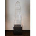 Plexi presentation pyramid box