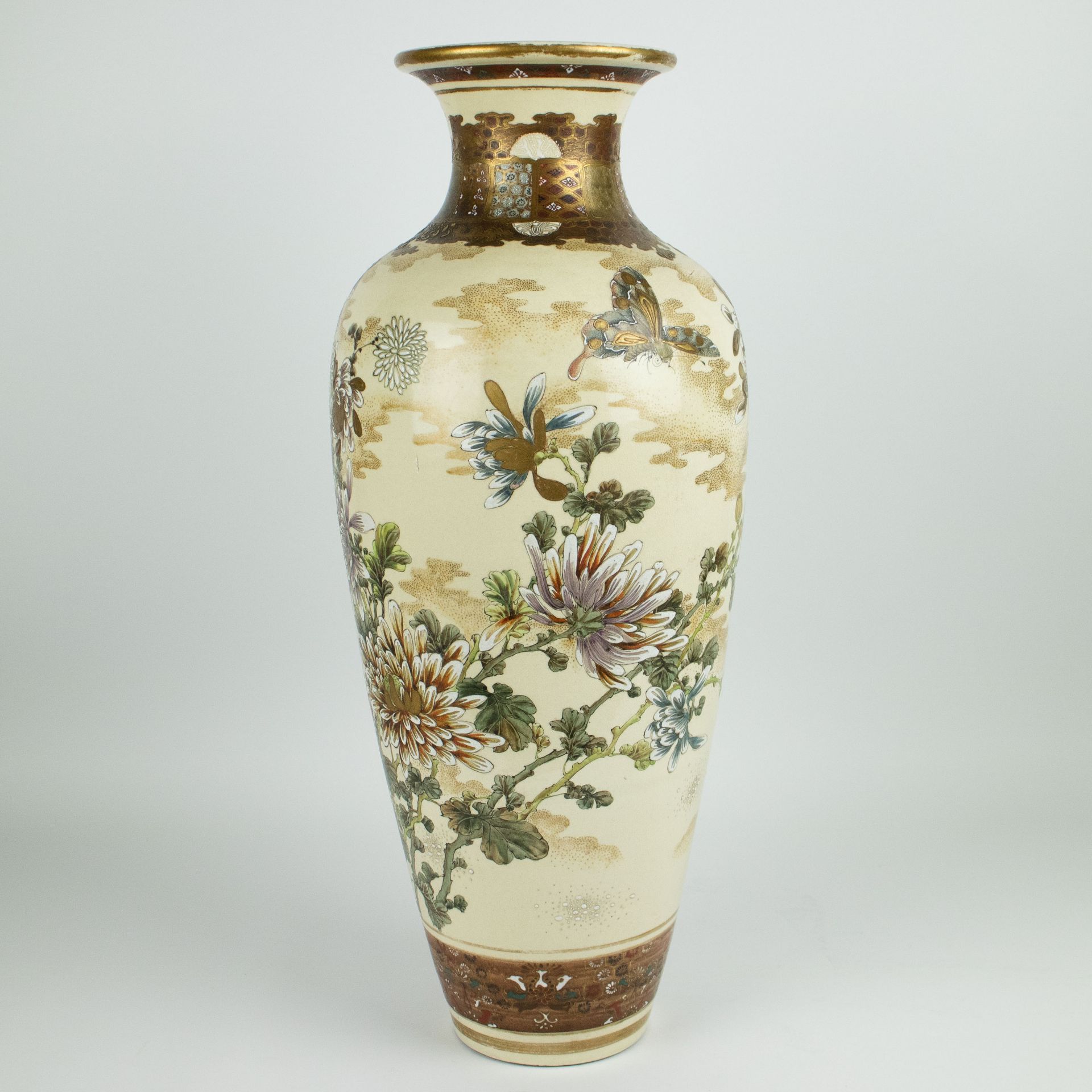 A Japanese Satsuma vase - Image 2 of 6