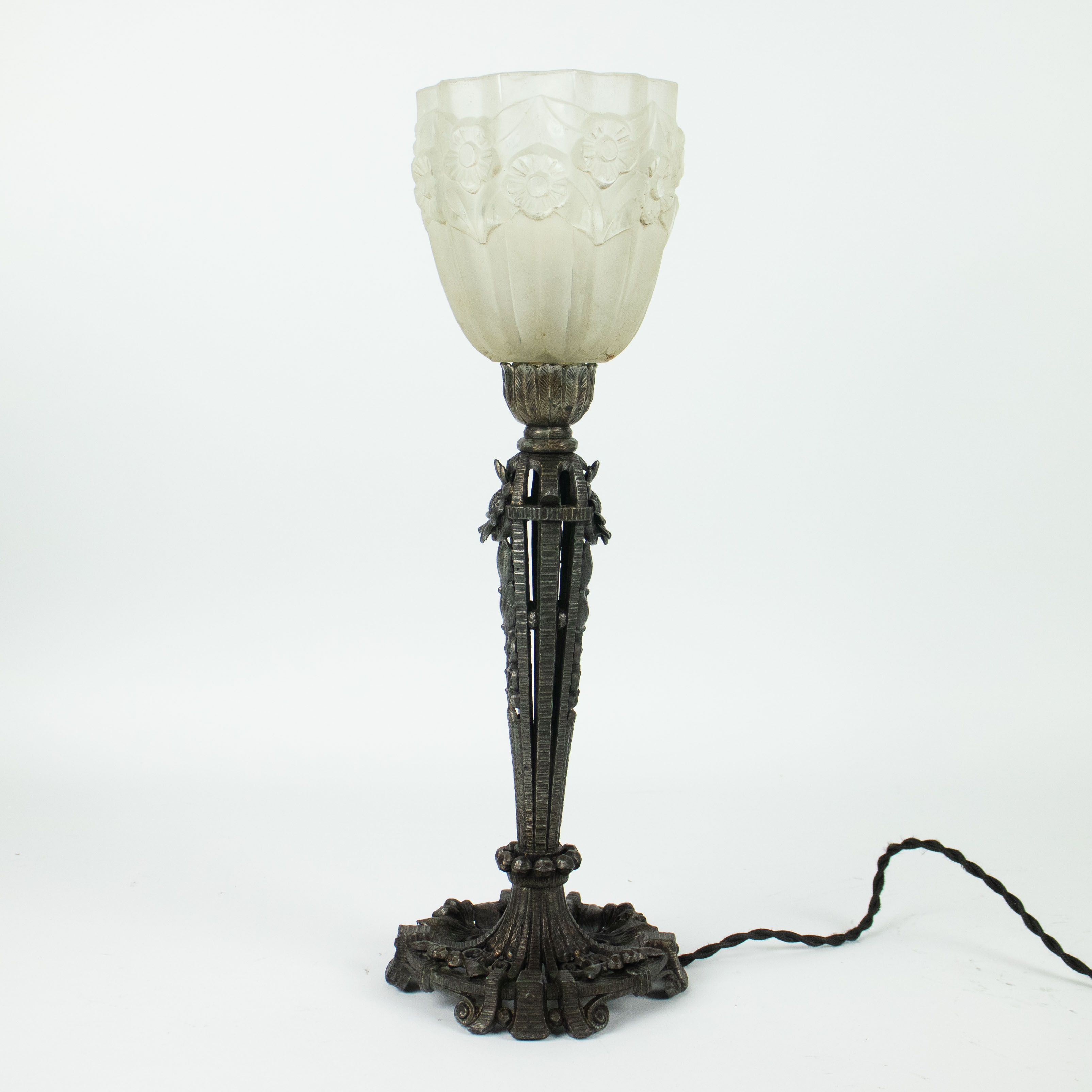 Art Deco table lamp with foot in patinated metal and a white glass shade - Image 3 of 4