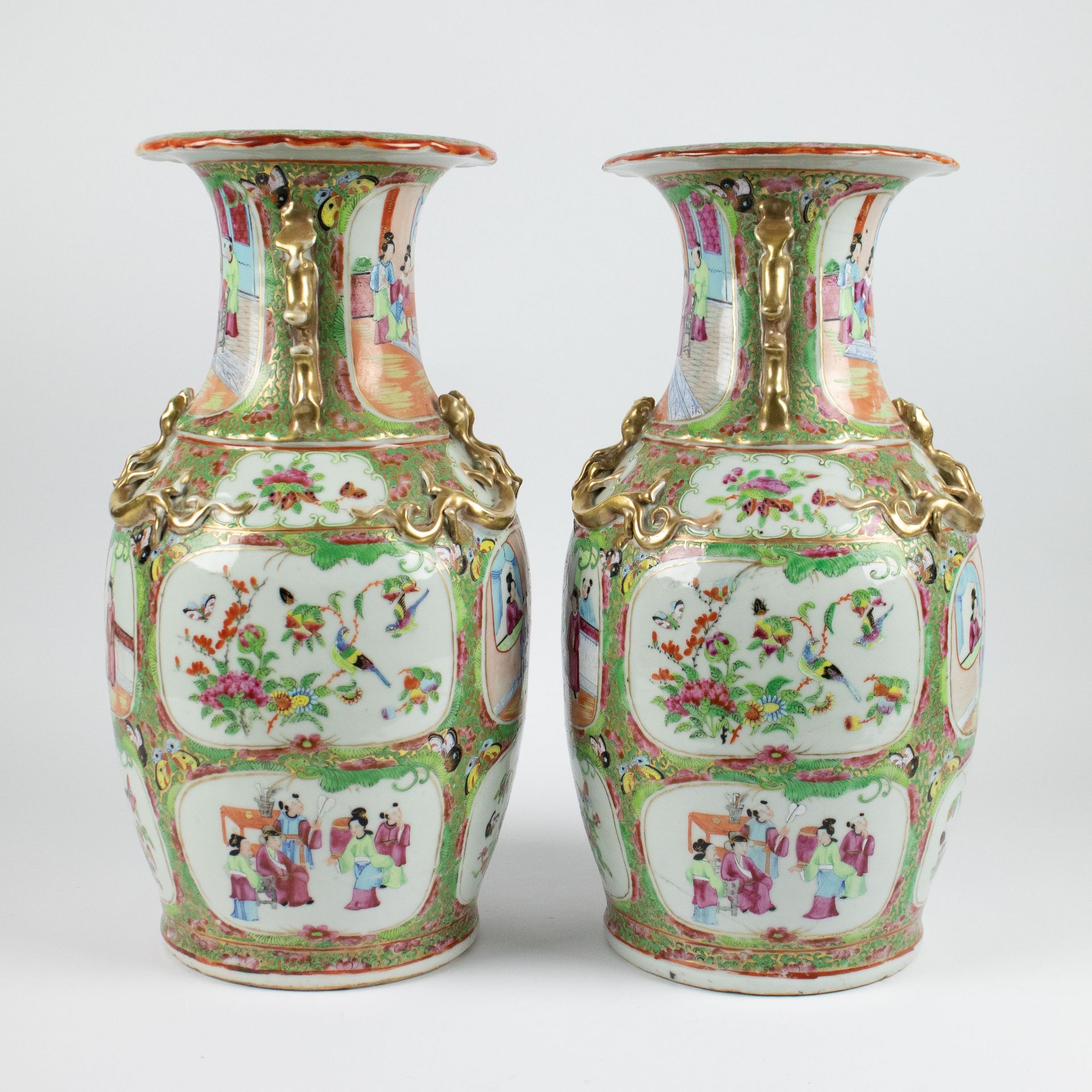 A pair of Canton vases - Image 2 of 10