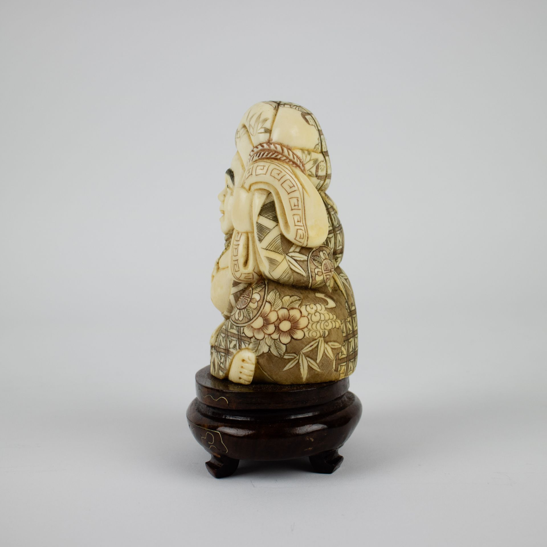 A Chinese Putai ivory carving - Image 2 of 5