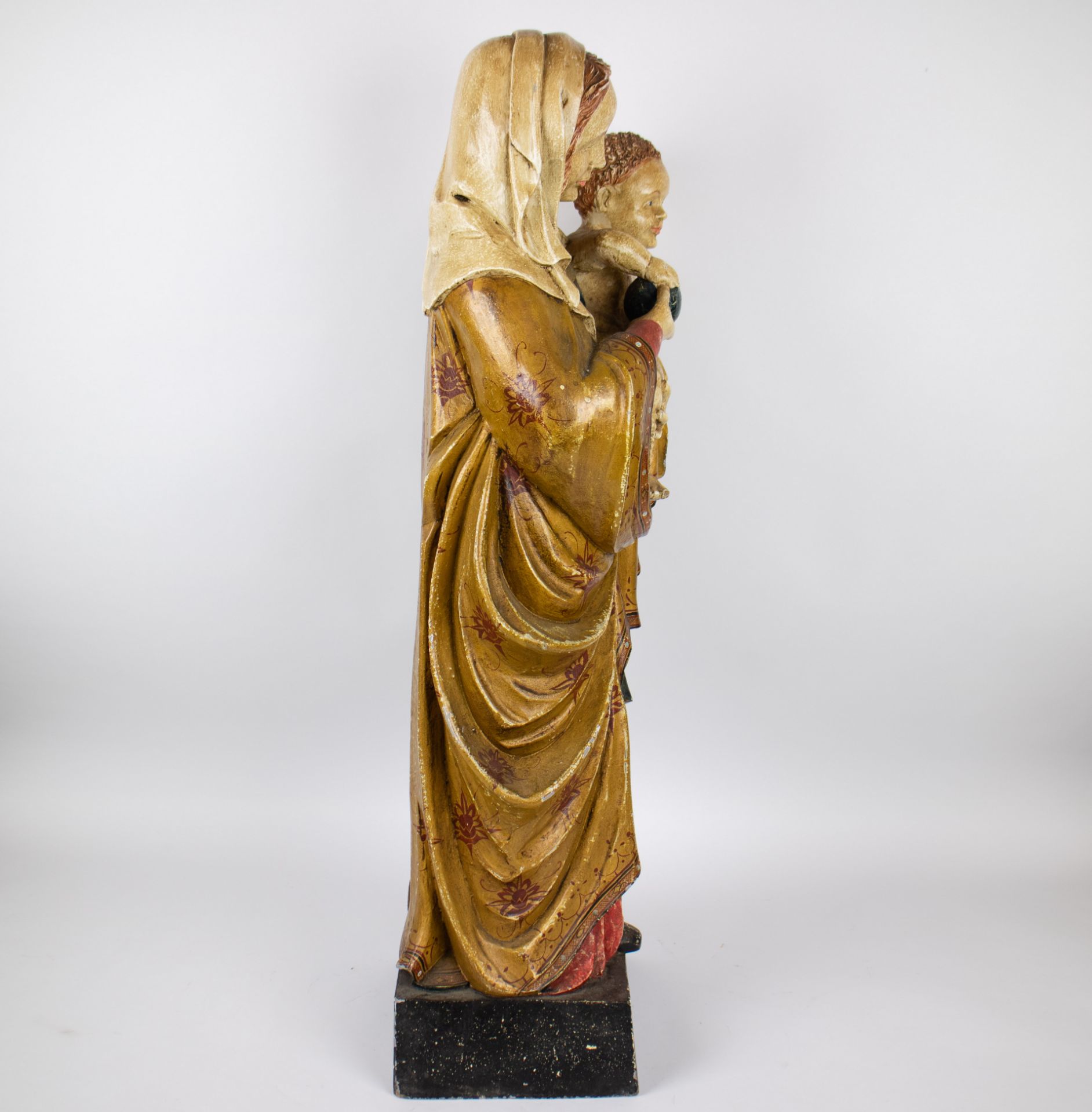 Polychrome wooden statue of Mary with child - Image 5 of 5