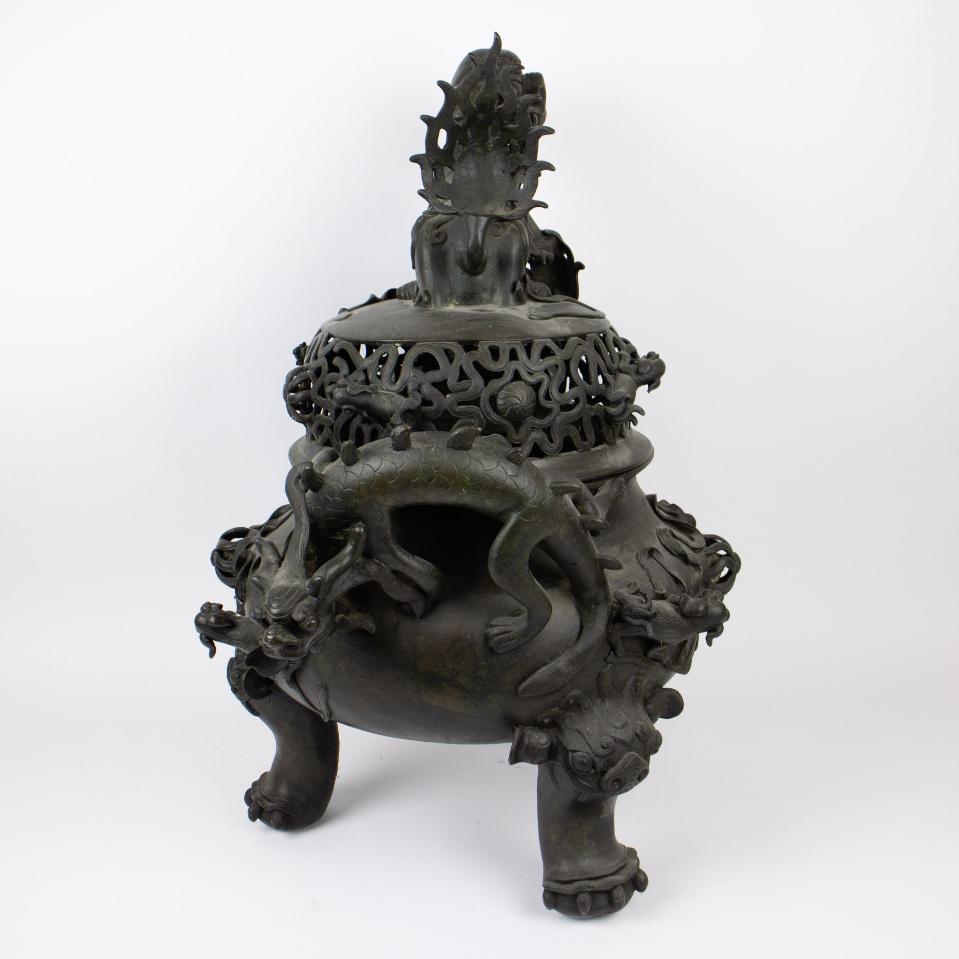 A large Chinese incense burner - Image 12 of 18