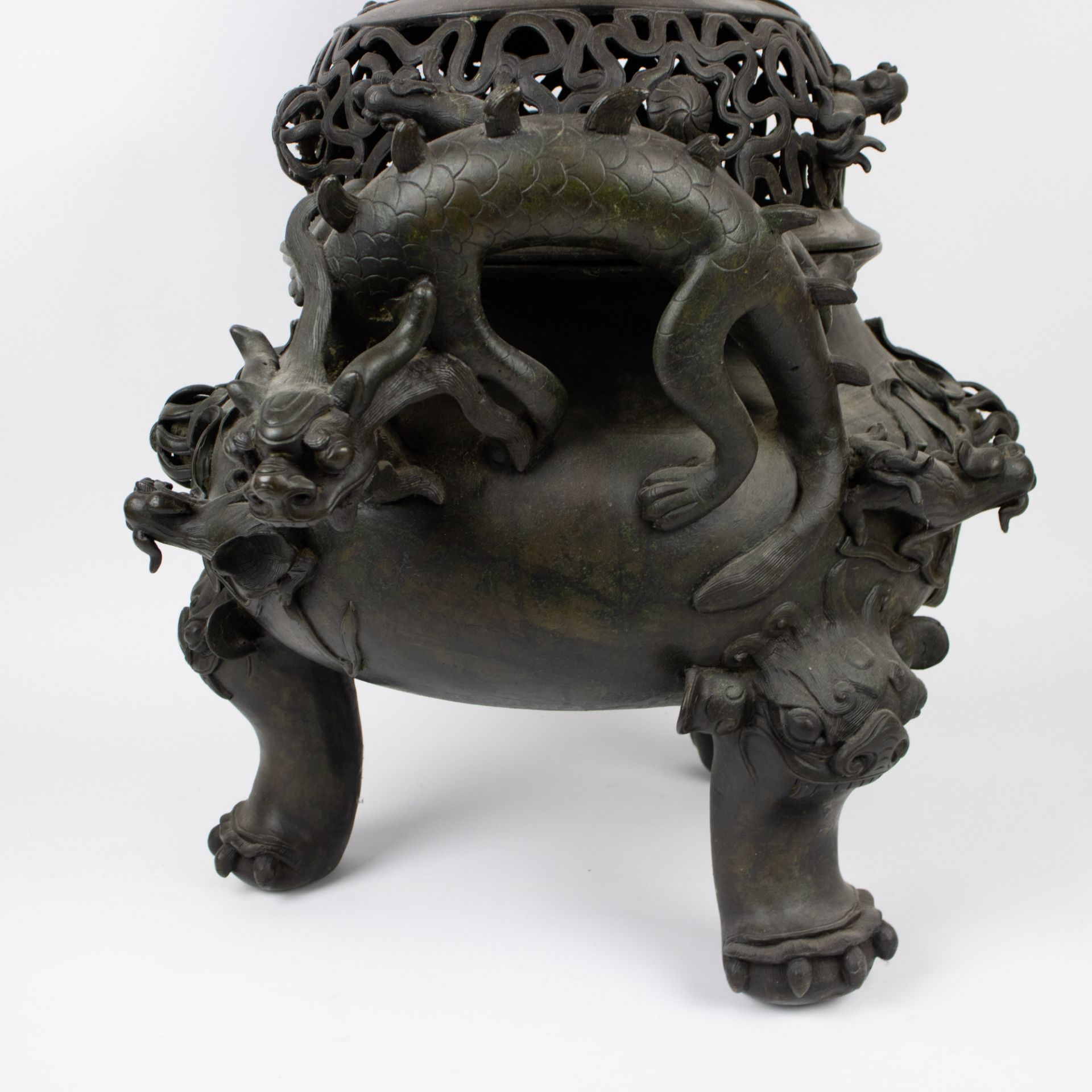 A large Chinese incense burner - Image 14 of 18