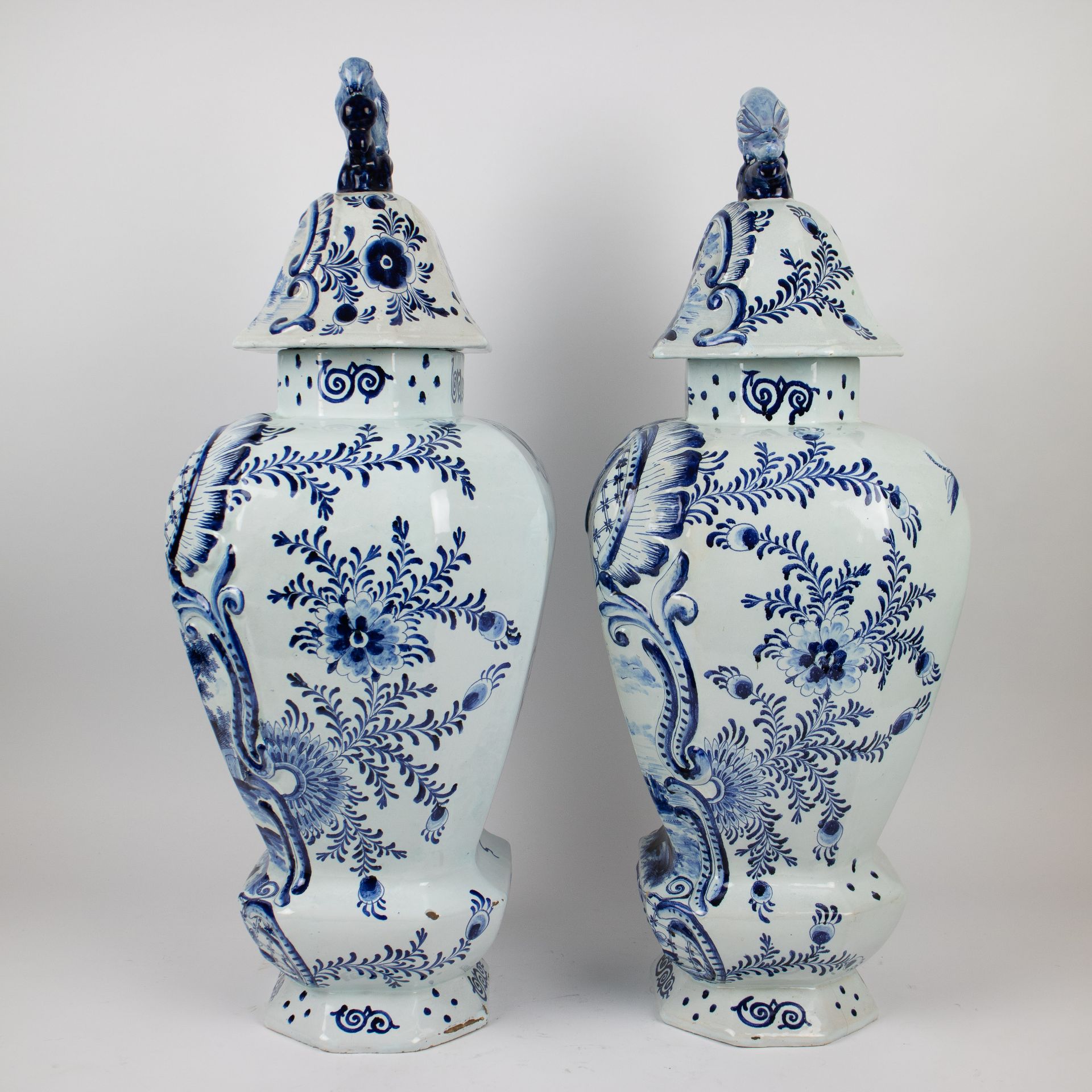 Pair of Delft vases signed W (attributed to Willem Cleffius) - Image 6 of 7