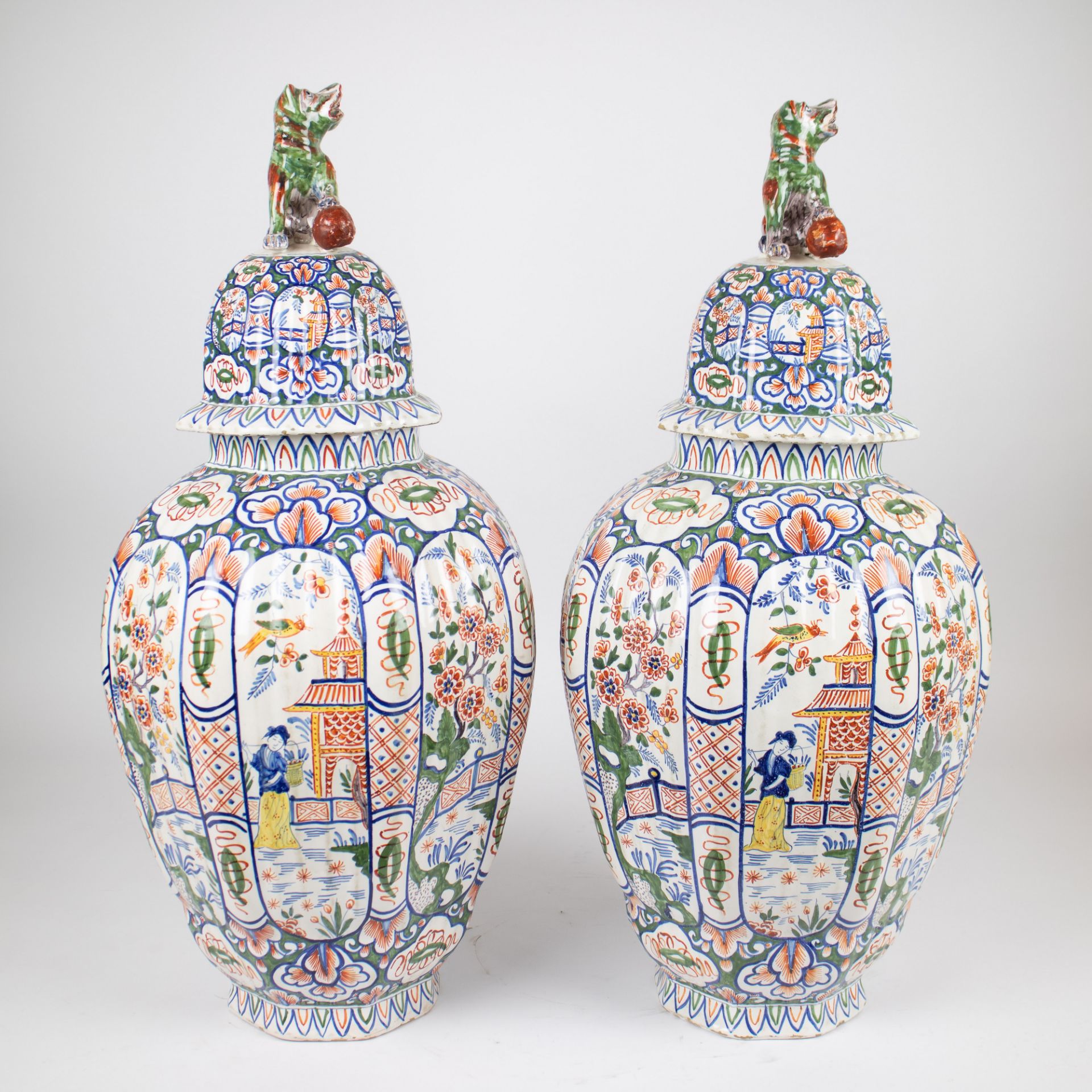 Faience lidded vase with chinoiserie, DELFT., Around 1800. Brush mark "LPK" (De Porceleyne Lampetkan - Image 6 of 7