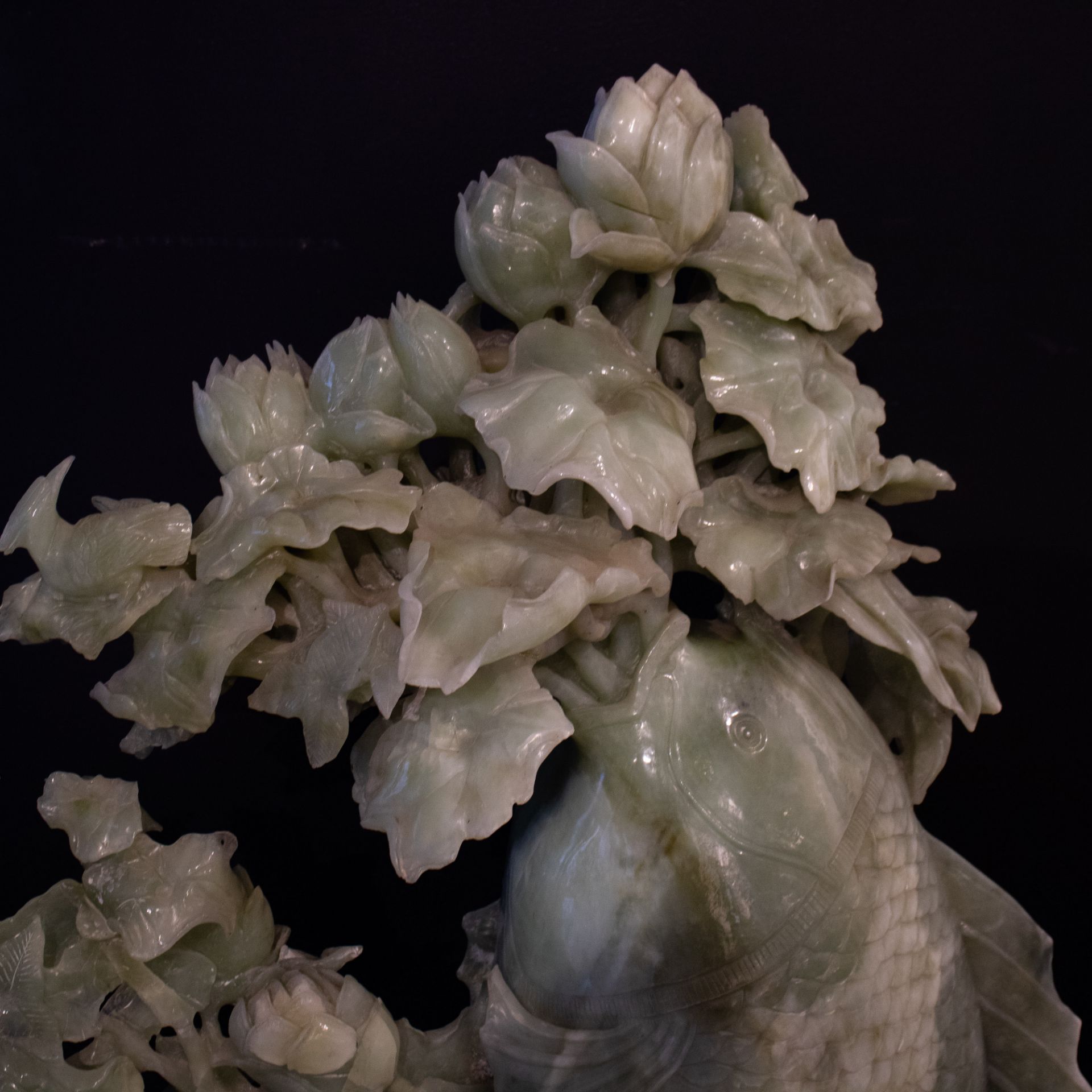 Large bowenite (serpentinite species) sculpture of a carp among birds and prunus blossom - Image 3 of 5