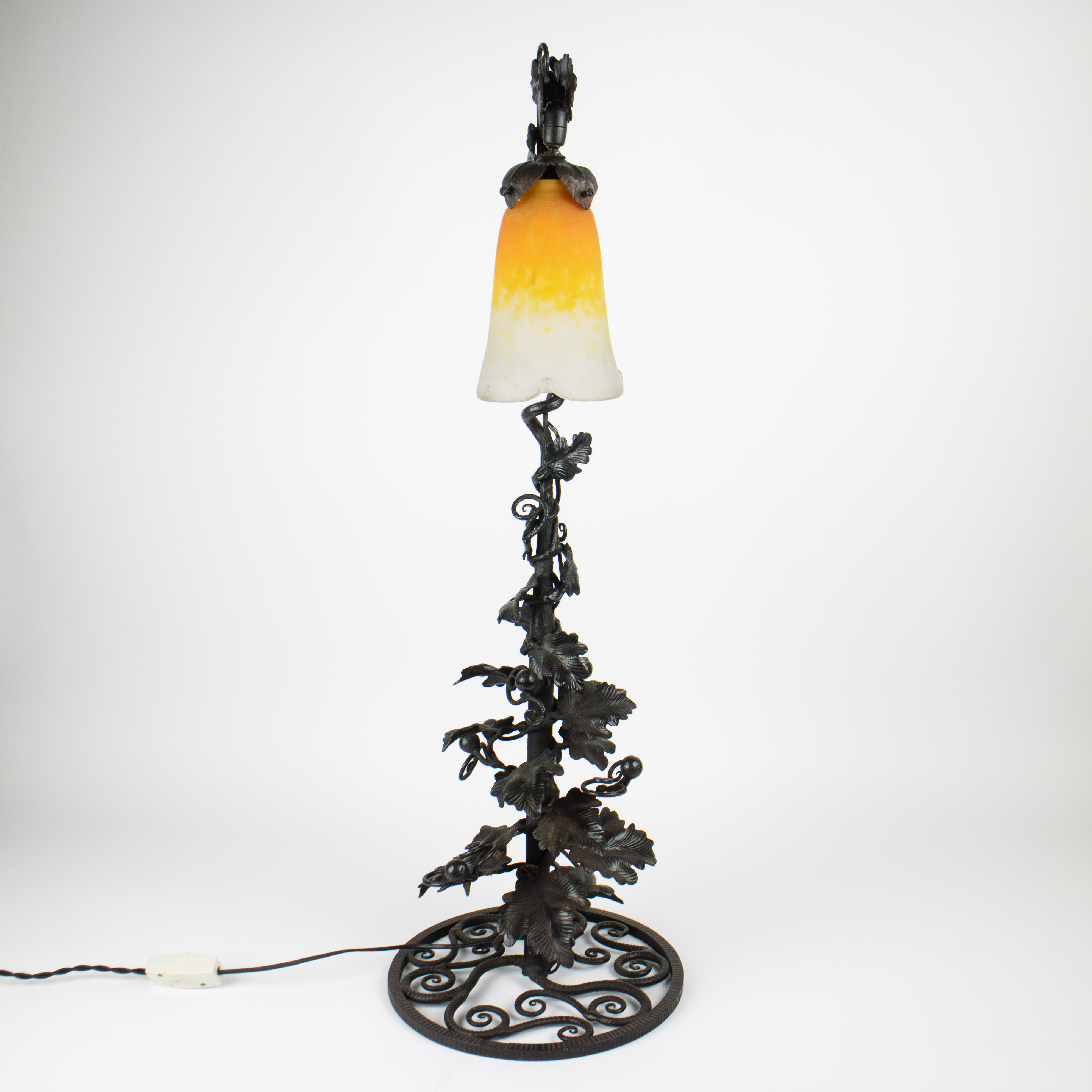 Art Deco cast iron lamp with Muller glass shade - Image 4 of 5