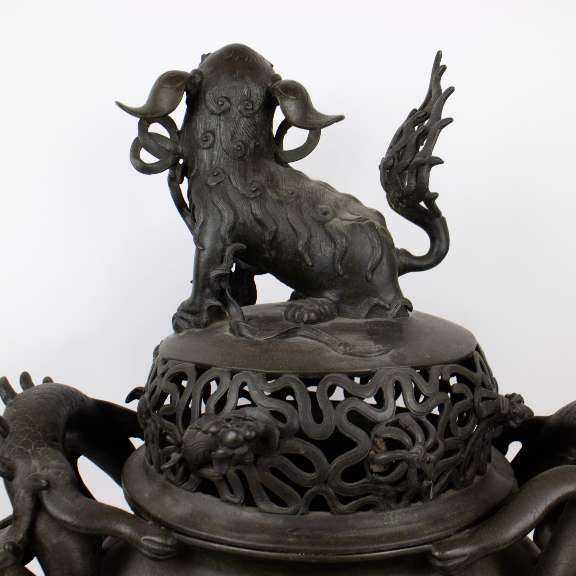 A large Chinese incense burner - Image 10 of 18