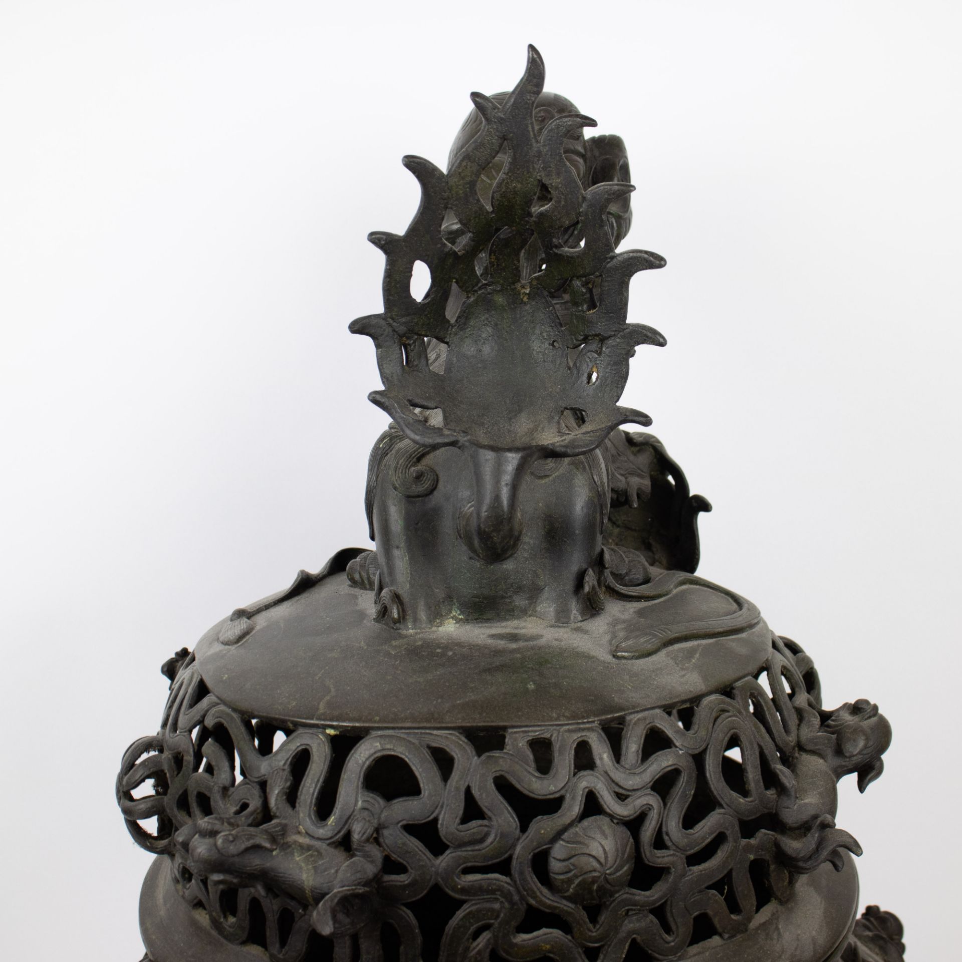 A large Chinese incense burner - Image 13 of 18