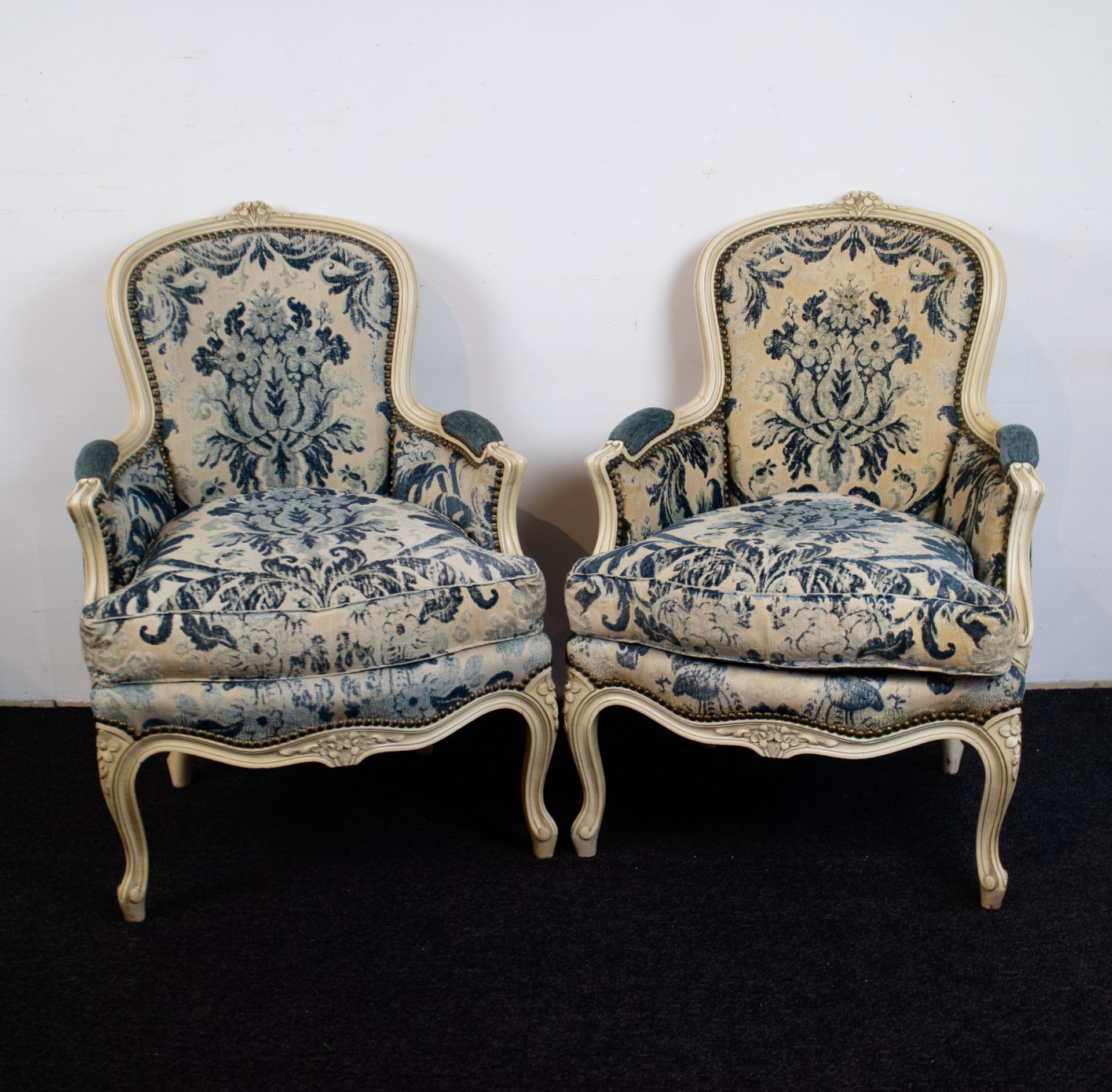 2 Louis XV style arm seats