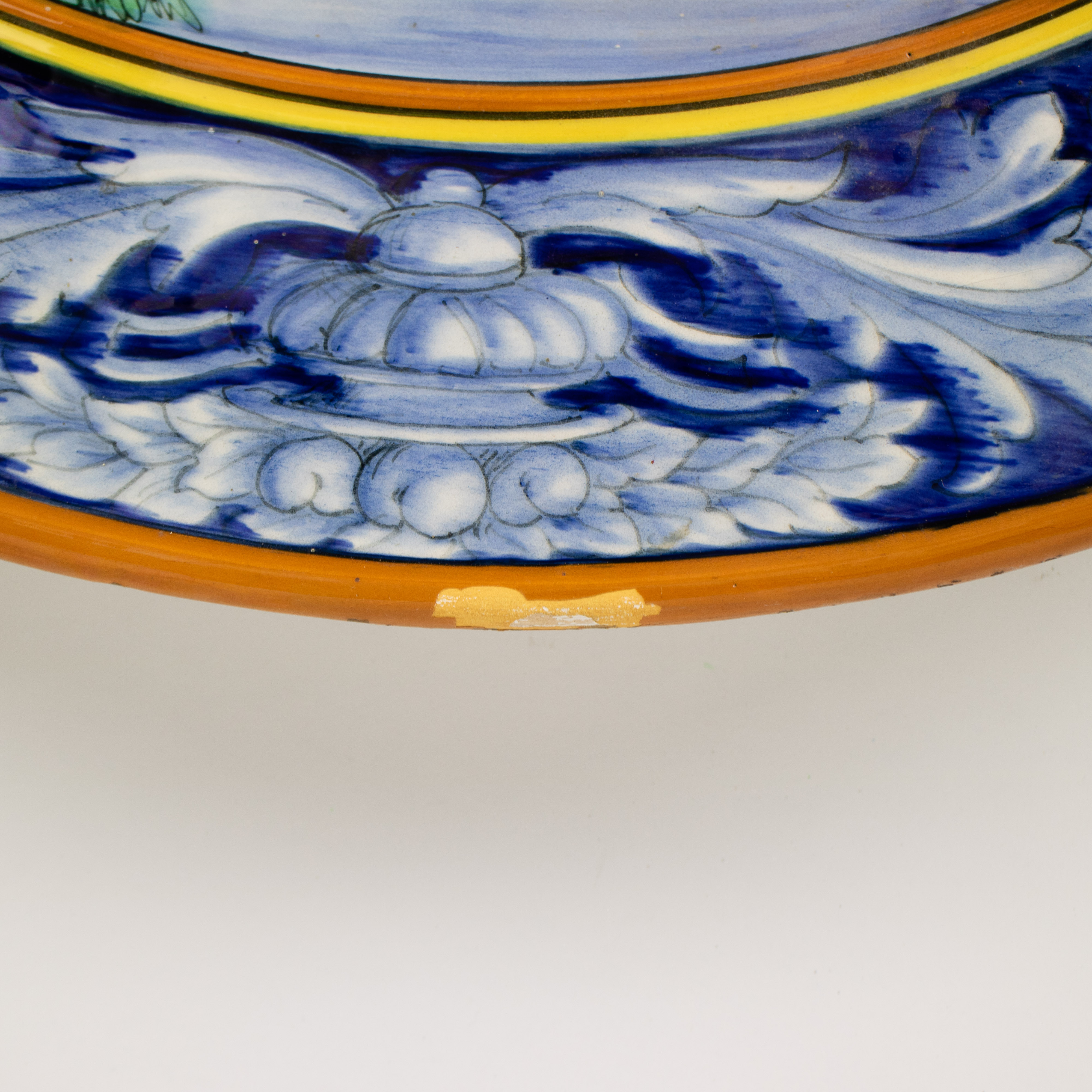 A large polychrome Majolica plate, Deruta - Image 4 of 5