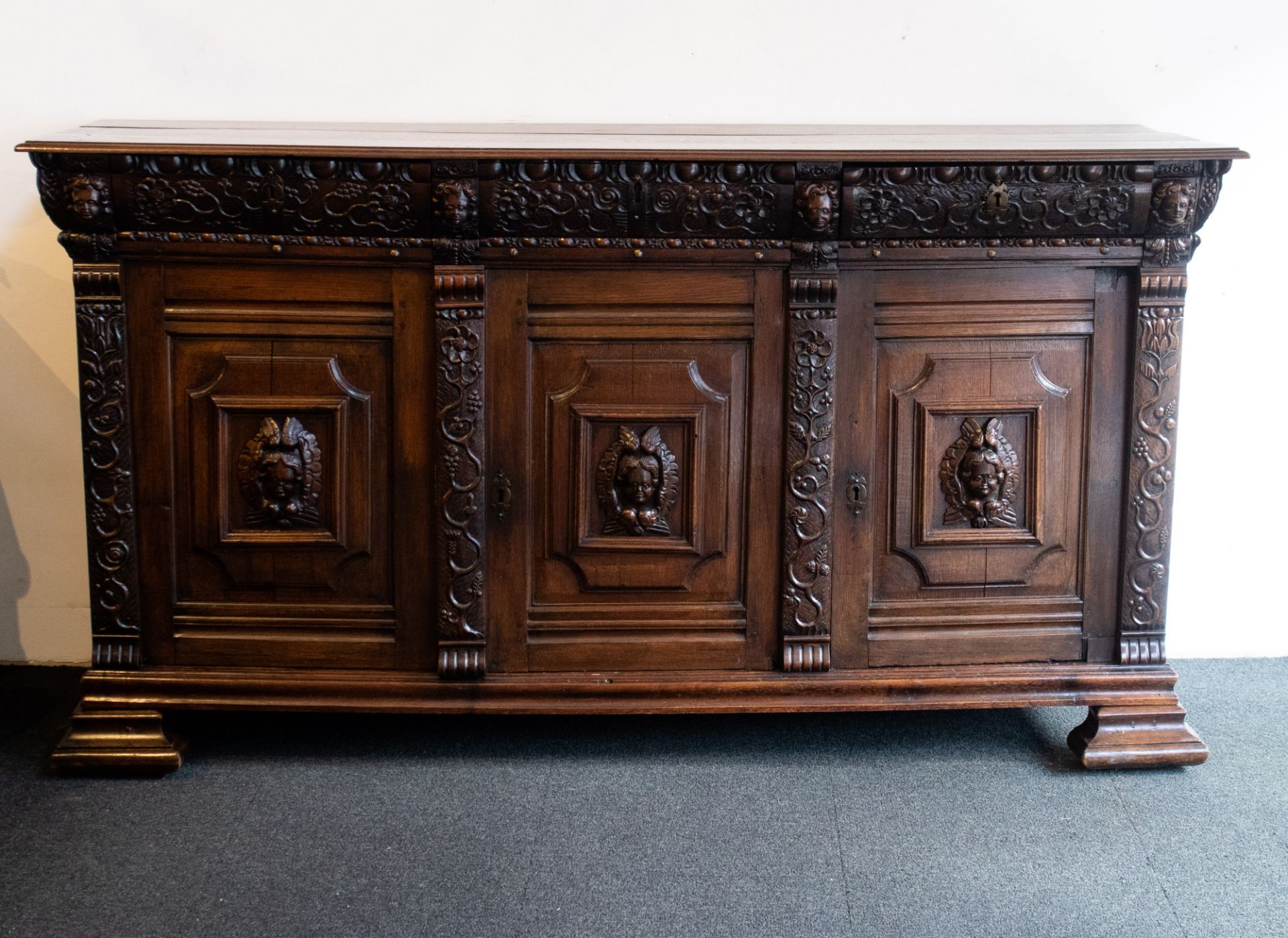 Enfilade 18th century with later carving (19th century)