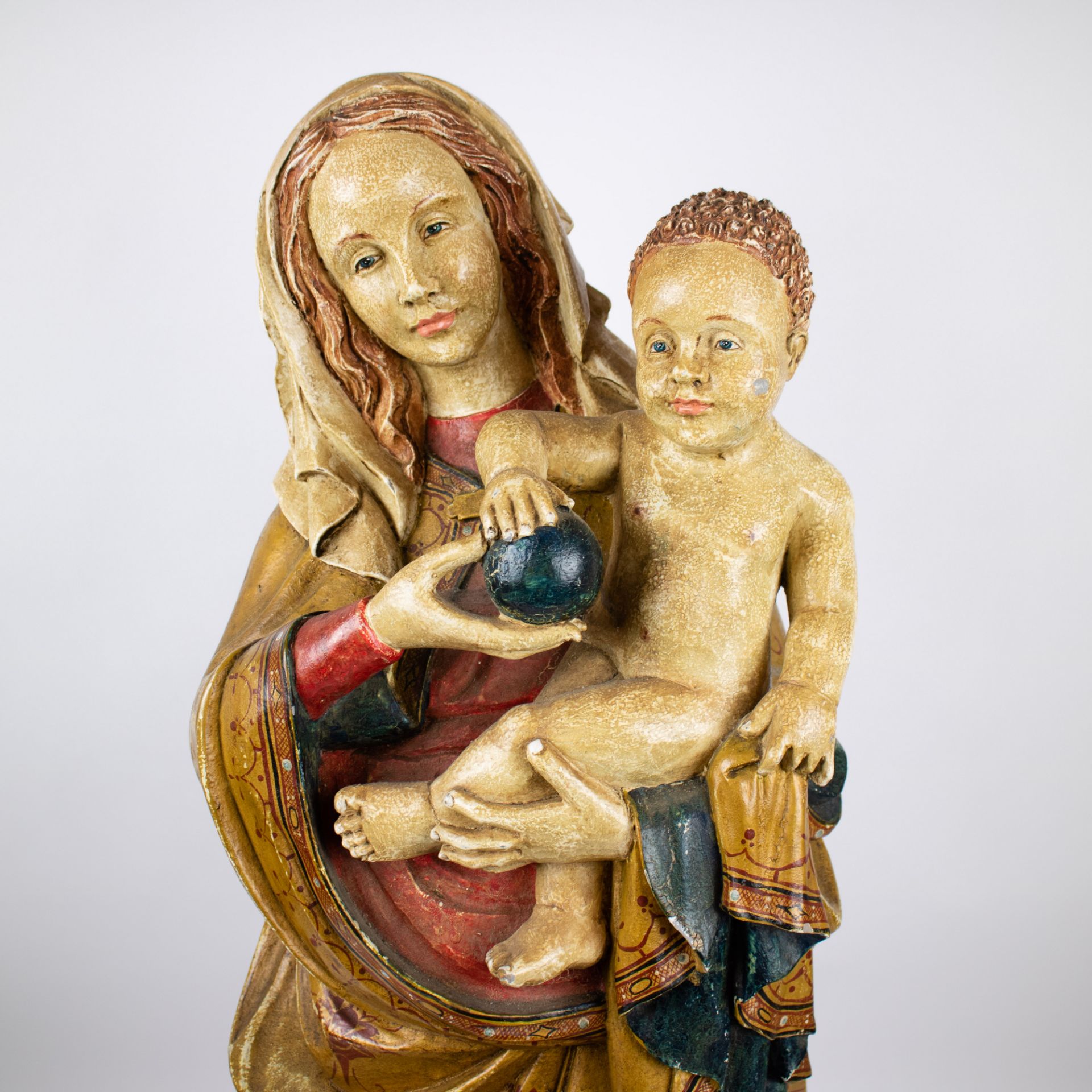 Polychrome wooden statue of Mary with child - Image 2 of 5