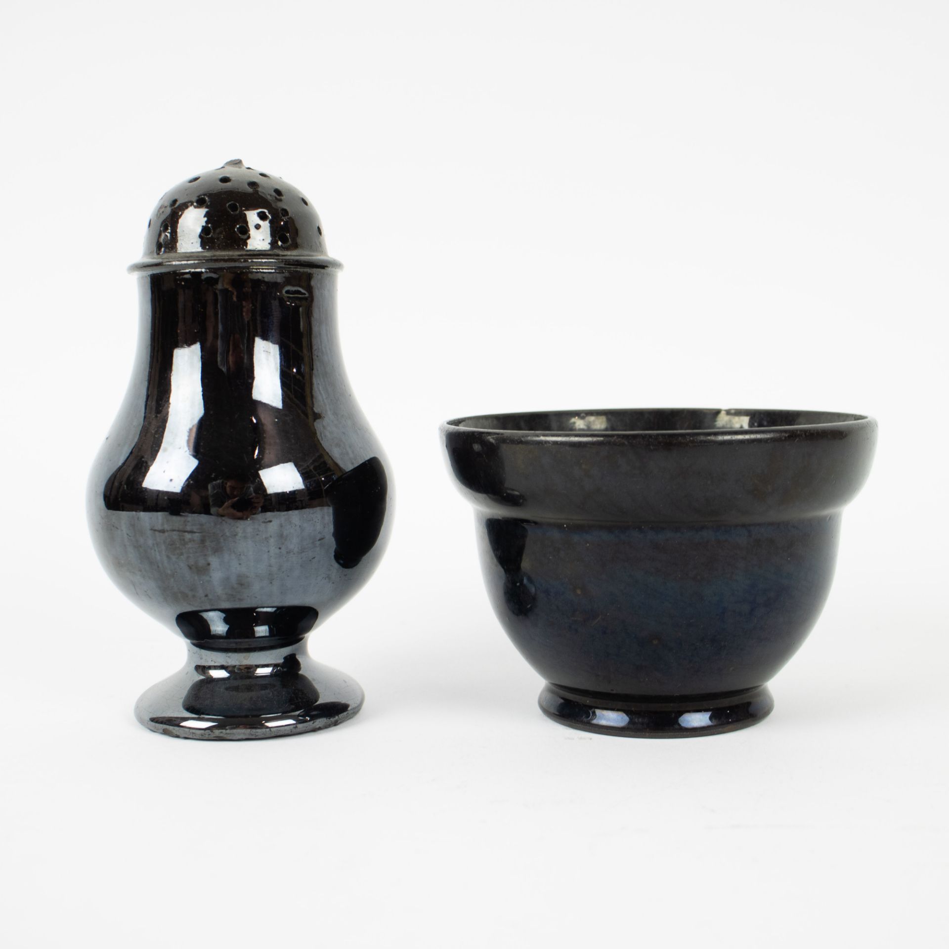 A collection of black glazed jugs, butter pot and salt cellar in Namur earthenware, 18th century - Image 11 of 11