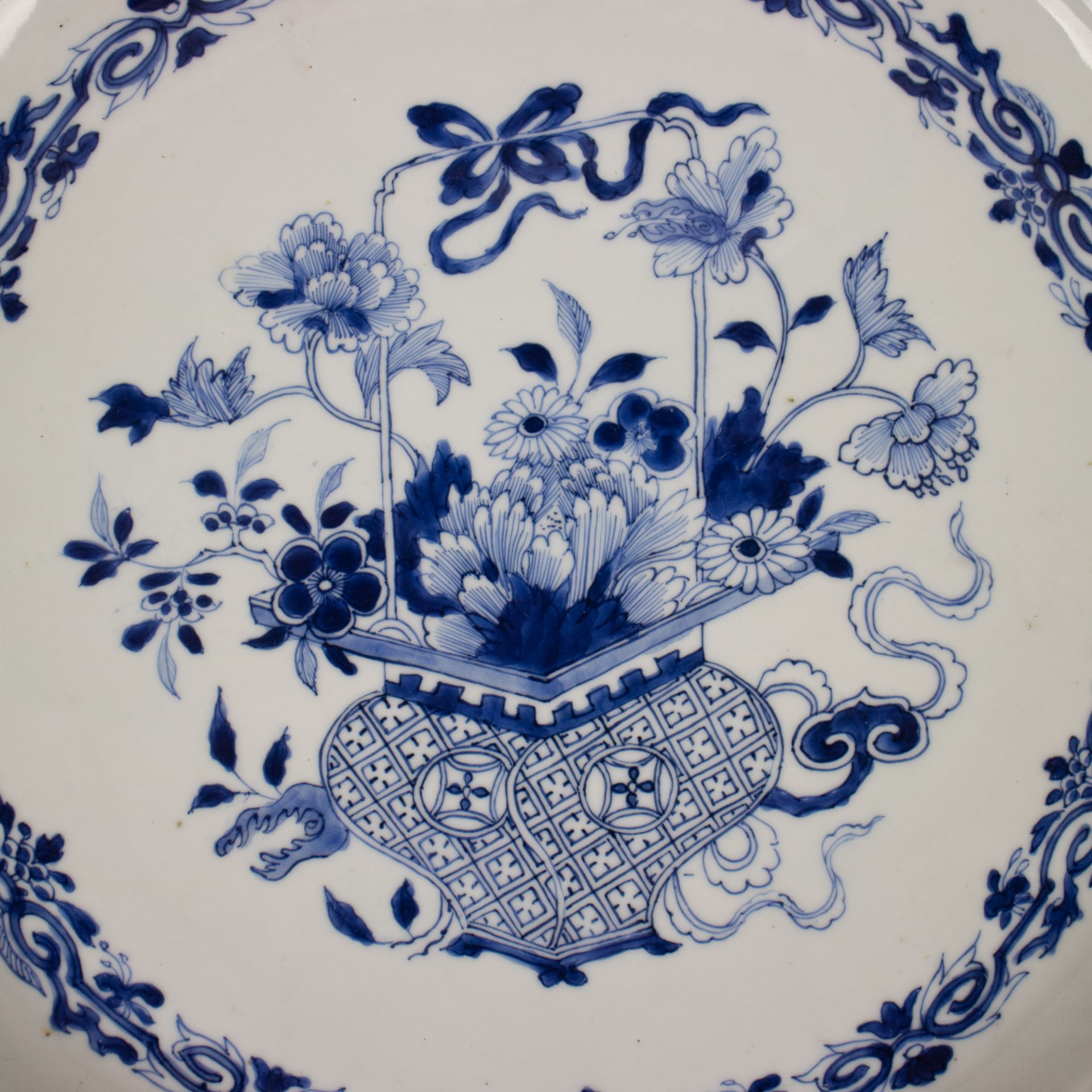 A large Chinese blue and white dish, Kangxi - Image 2 of 3