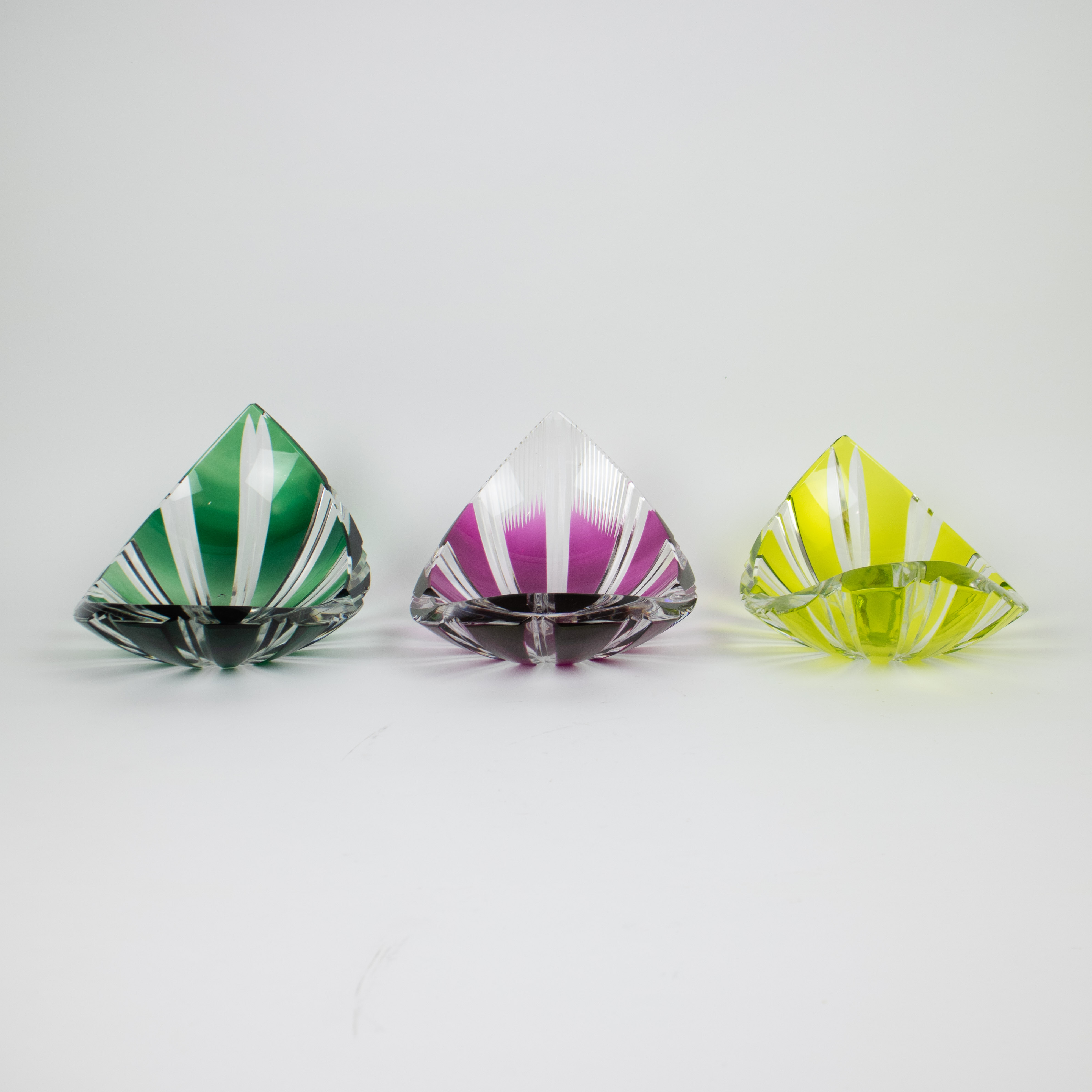 5 colored crystal Val Saint Lambert ash trays - Image 2 of 5