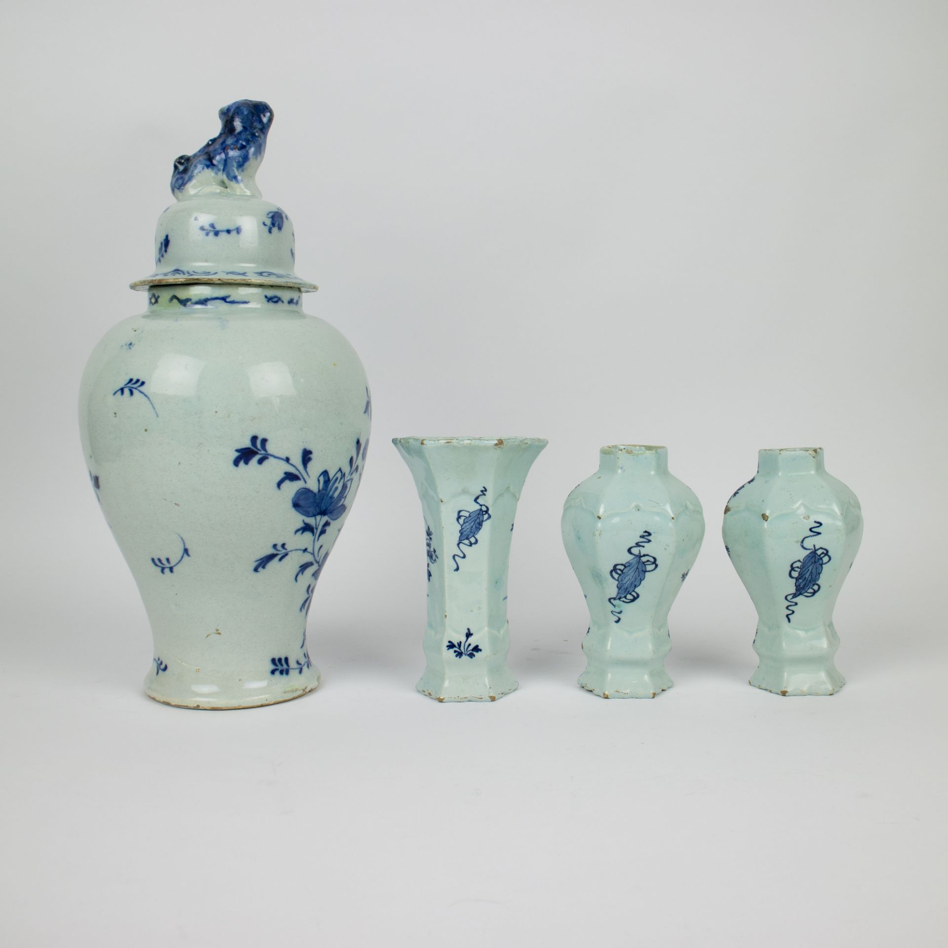 Delft vase with lid and 3 small vases, 18th century - Image 3 of 5