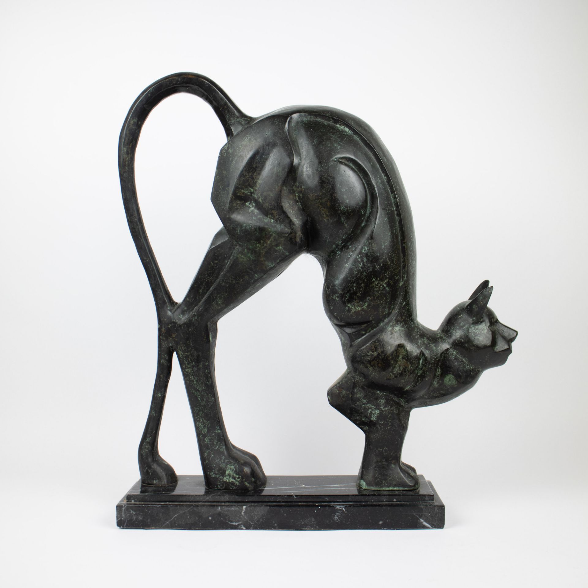 A bronze sculpture of a cat on marble base. - Image 4 of 5