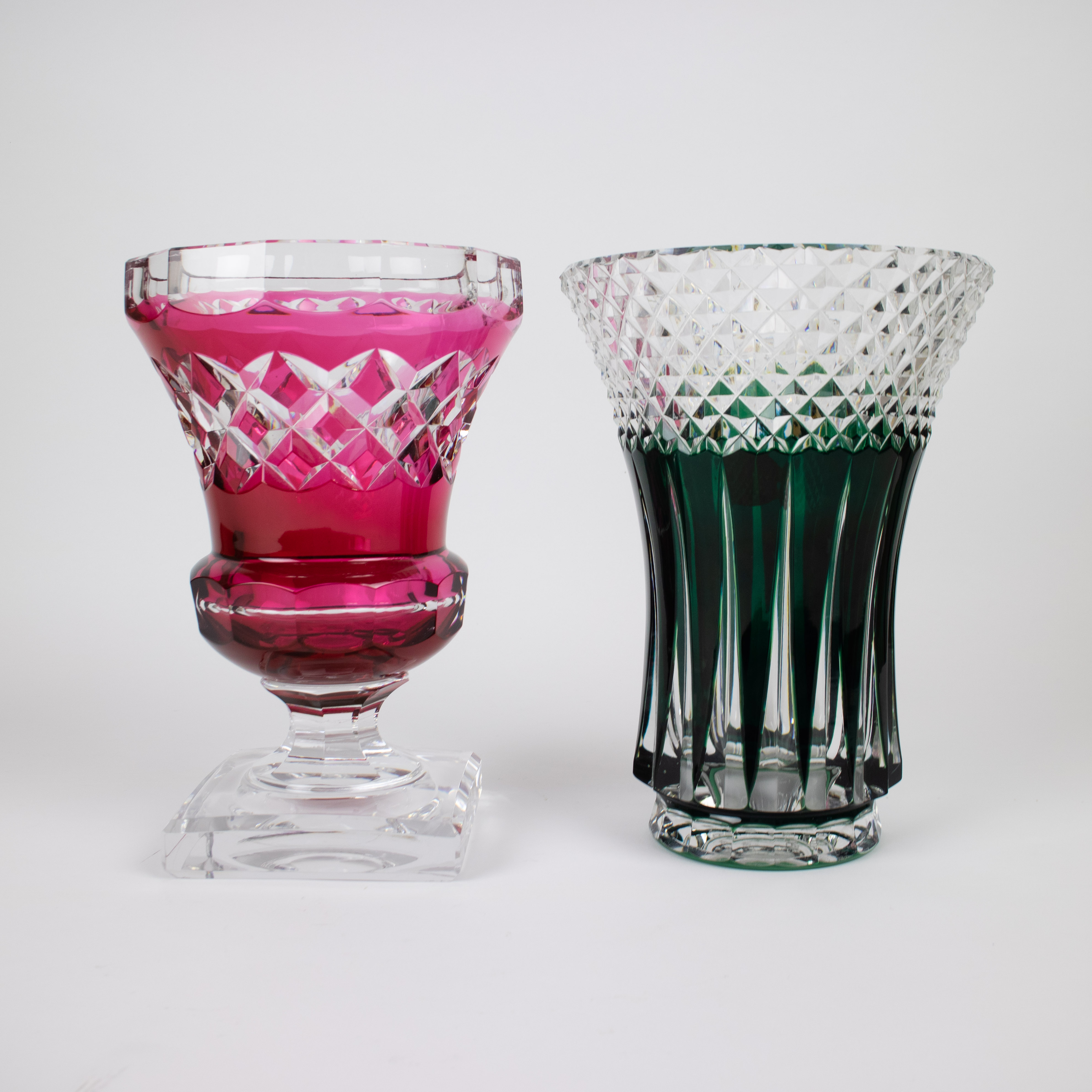 Val Saint Lambert crystal green and a red vase - Image 3 of 6