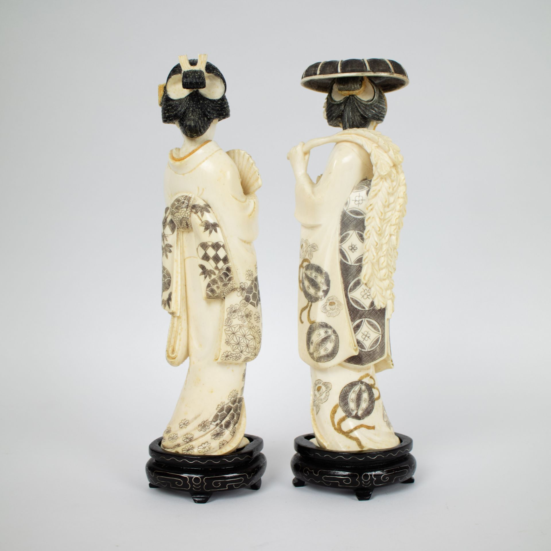 2 Geishas in ivory, Okimono Japan period Meiji 1868-1912 - Image 3 of 4