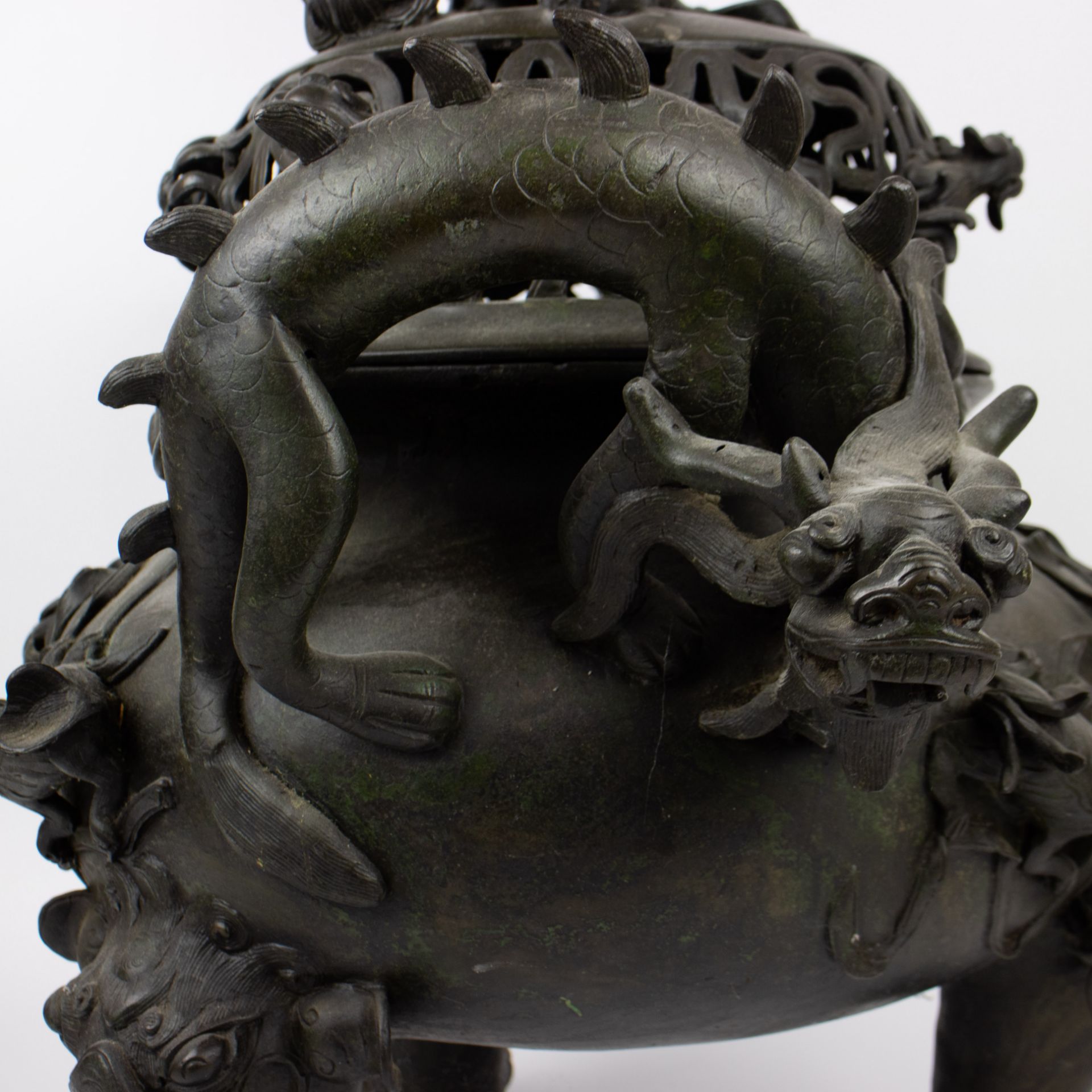 A large Chinese incense burner - Image 8 of 18