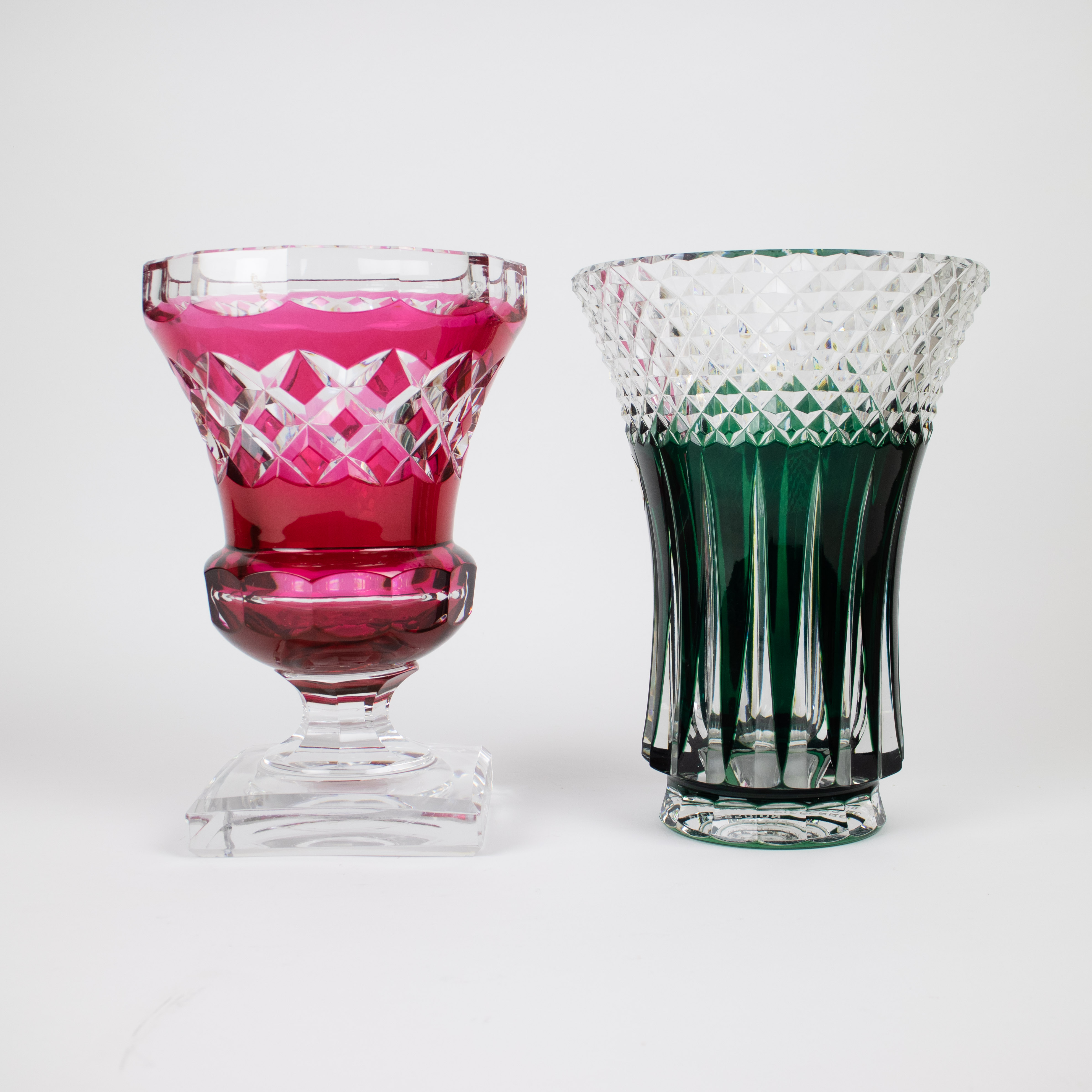 Val Saint Lambert crystal green and a red vase - Image 2 of 6