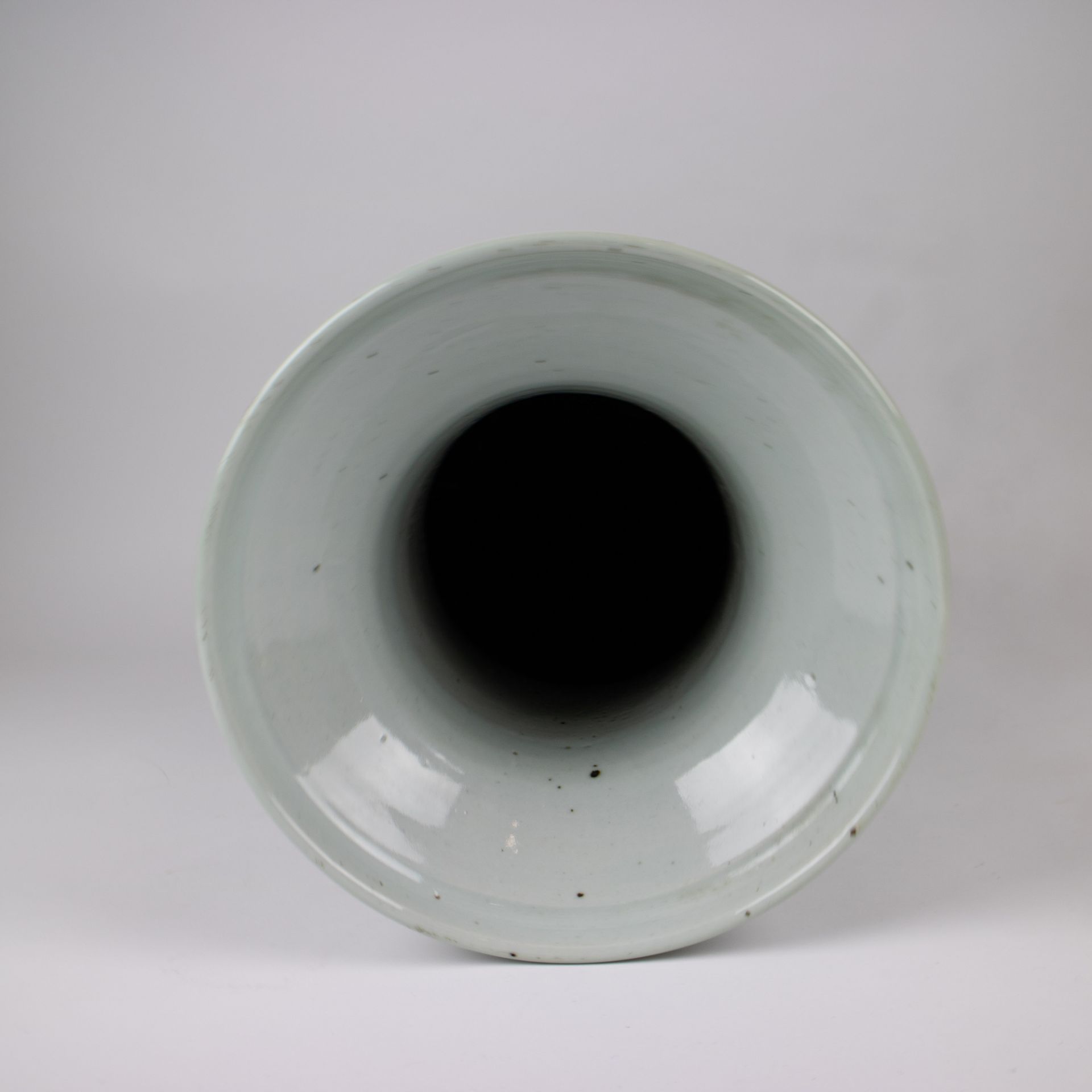 A Chinese celadon vase - Image 5 of 6