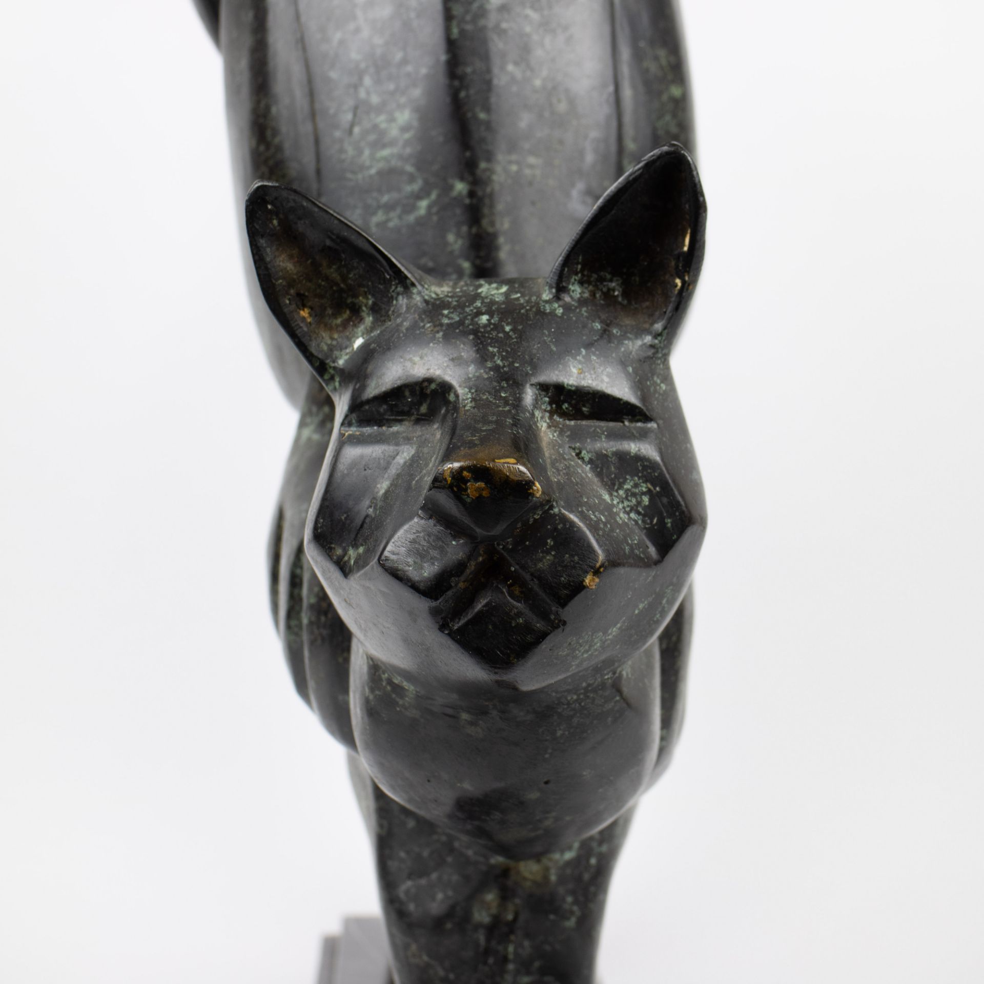 A bronze sculpture of a cat on marble base. - Image 3 of 5