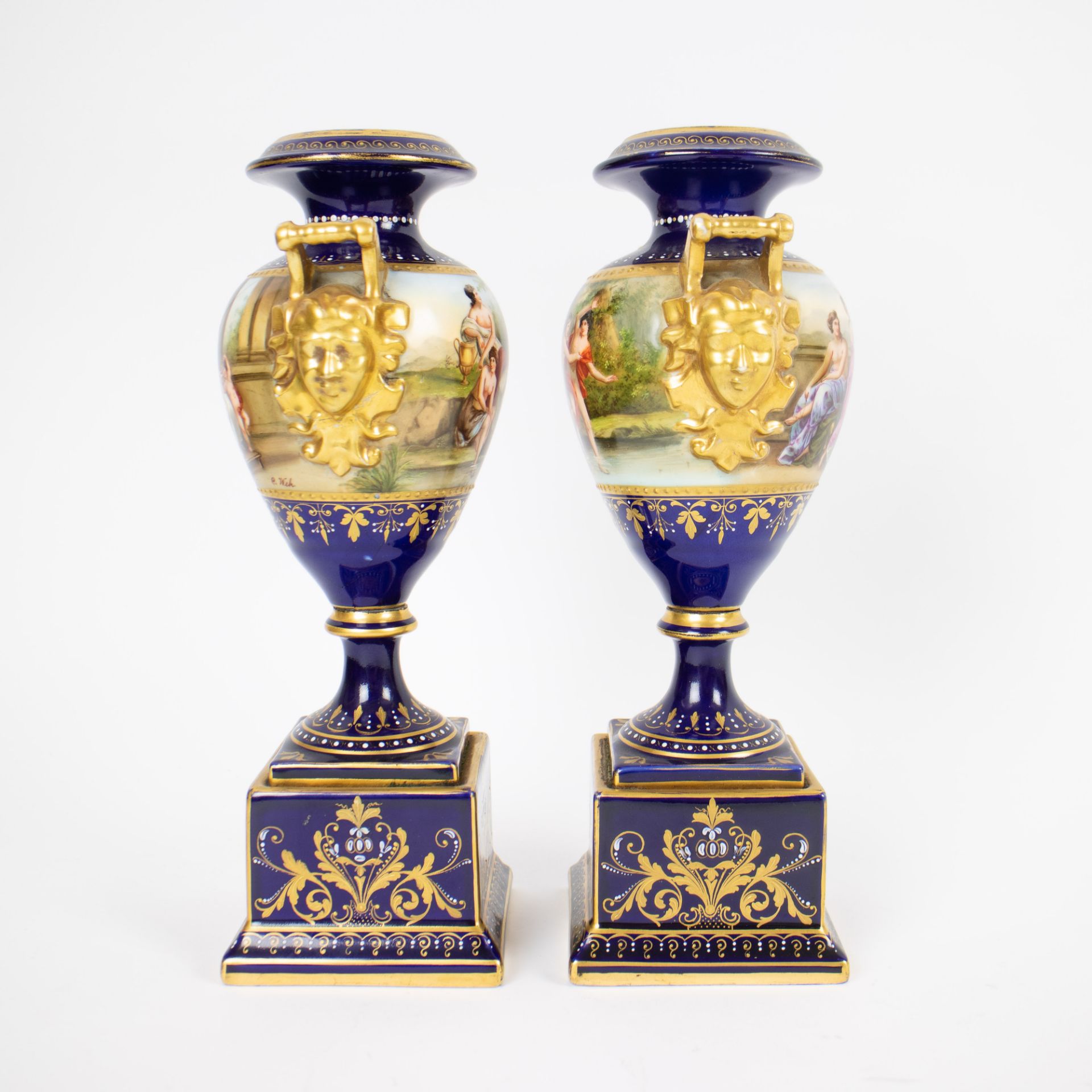 Pair of Vienna porcelain vases - Image 4 of 7