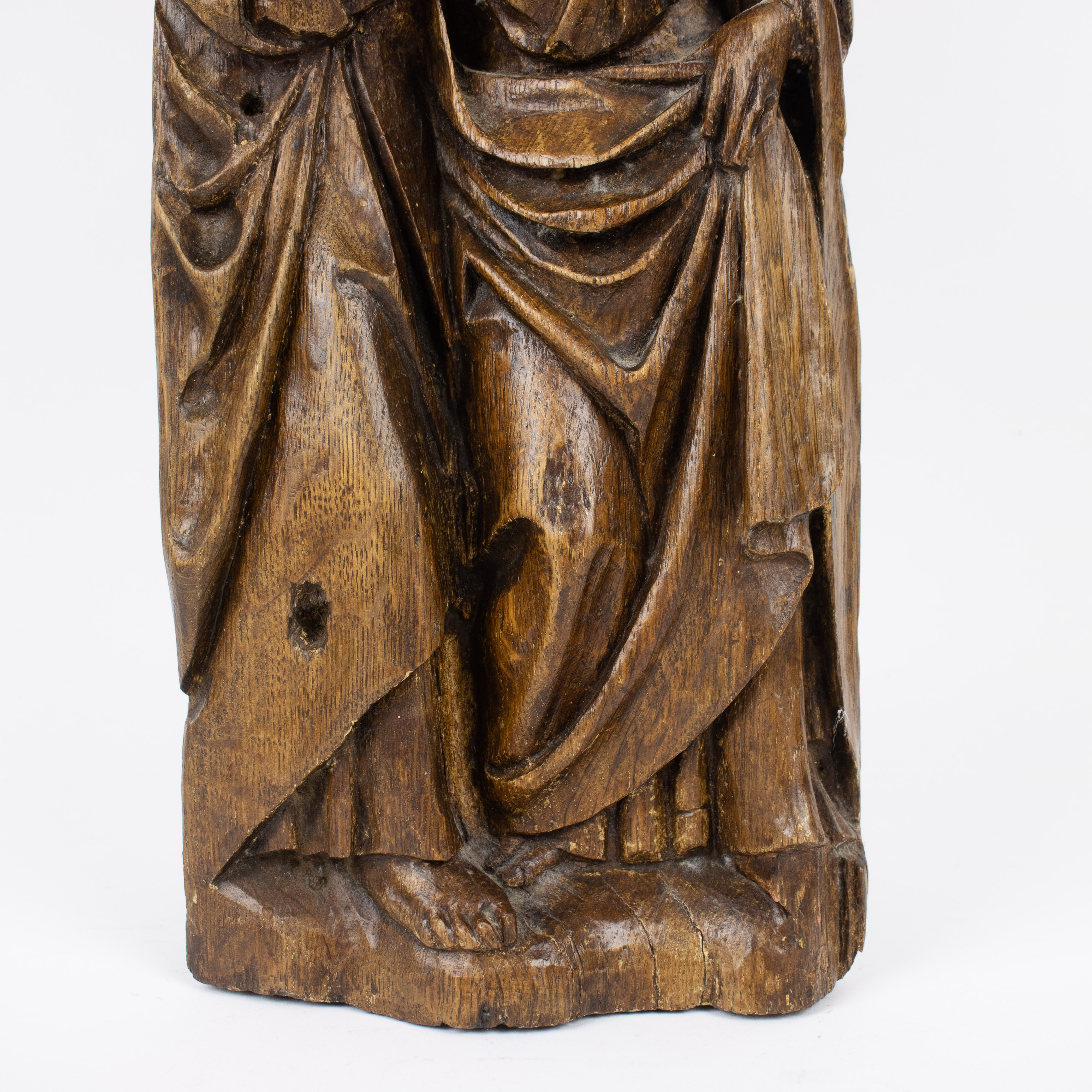 A carved wooden relief of two Saints, Flemish late 15th early 16th century - Image 3 of 9