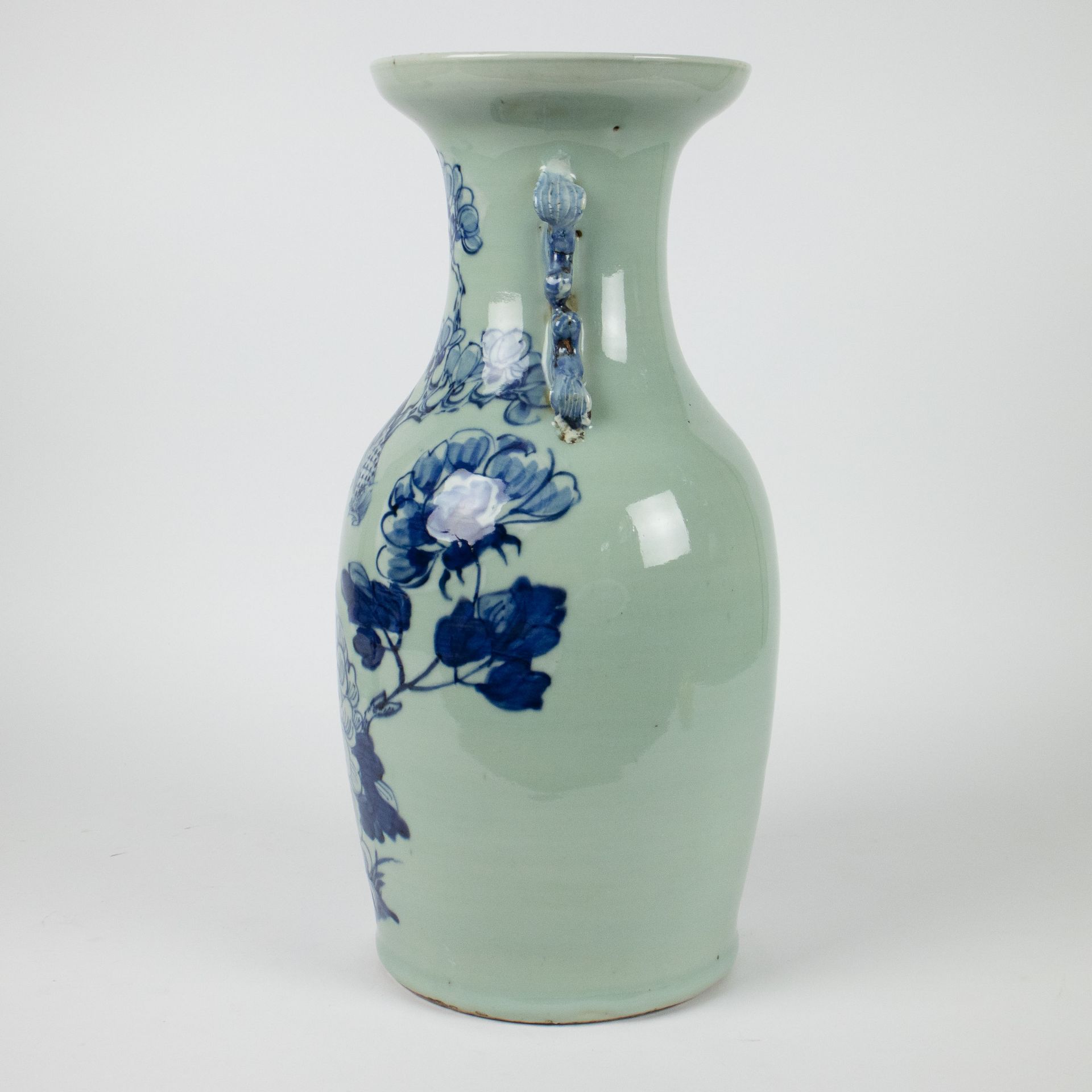 A Chinese blue & white celadon vase - Image 2 of 6