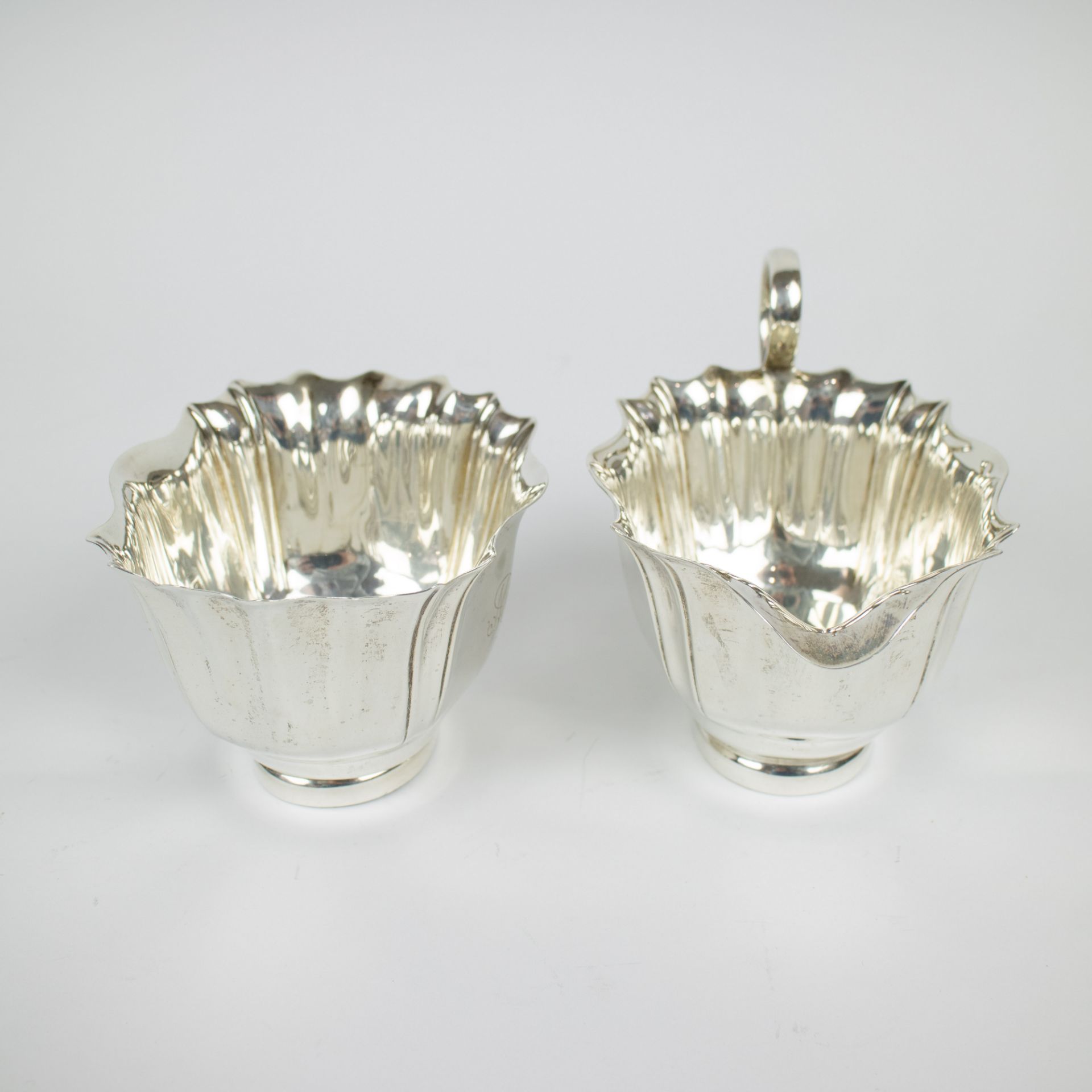 Sugar bowl and milk jug The Goldsmiths & Silversmiths Co Ltd - Image 3 of 7