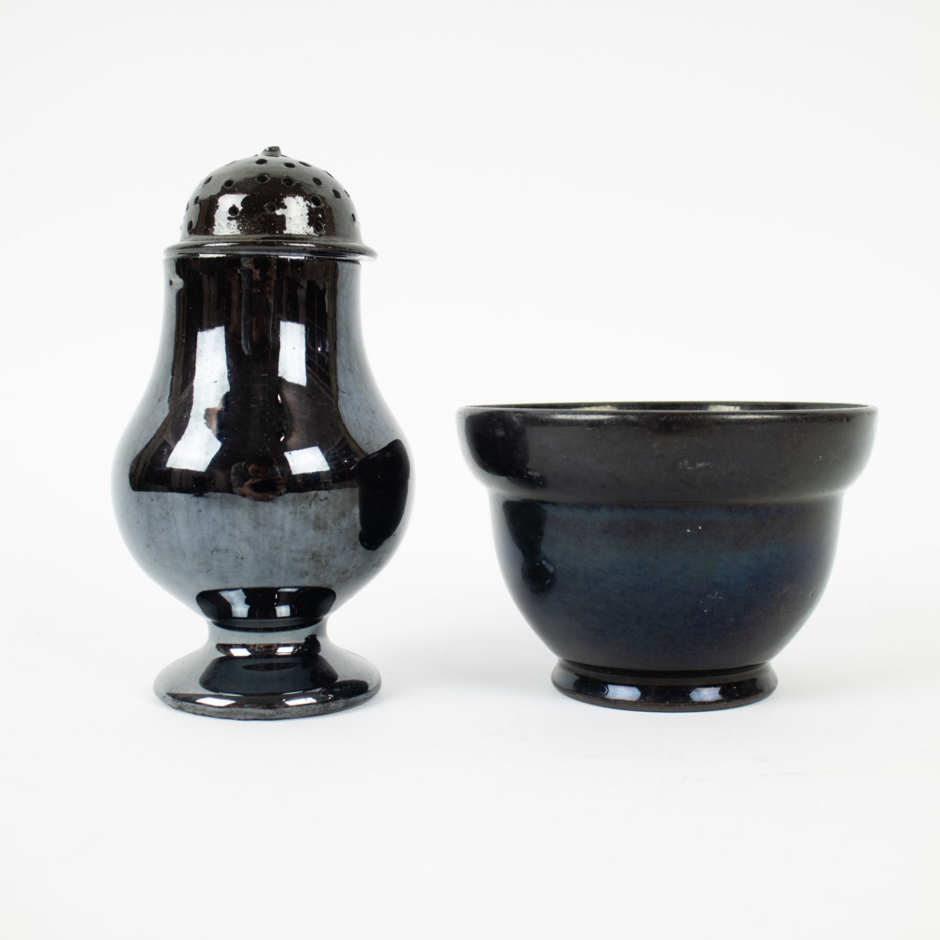 A collection of black glazed jugs, butter pot and salt cellar in Namur earthenware, 18th century - Image 8 of 11