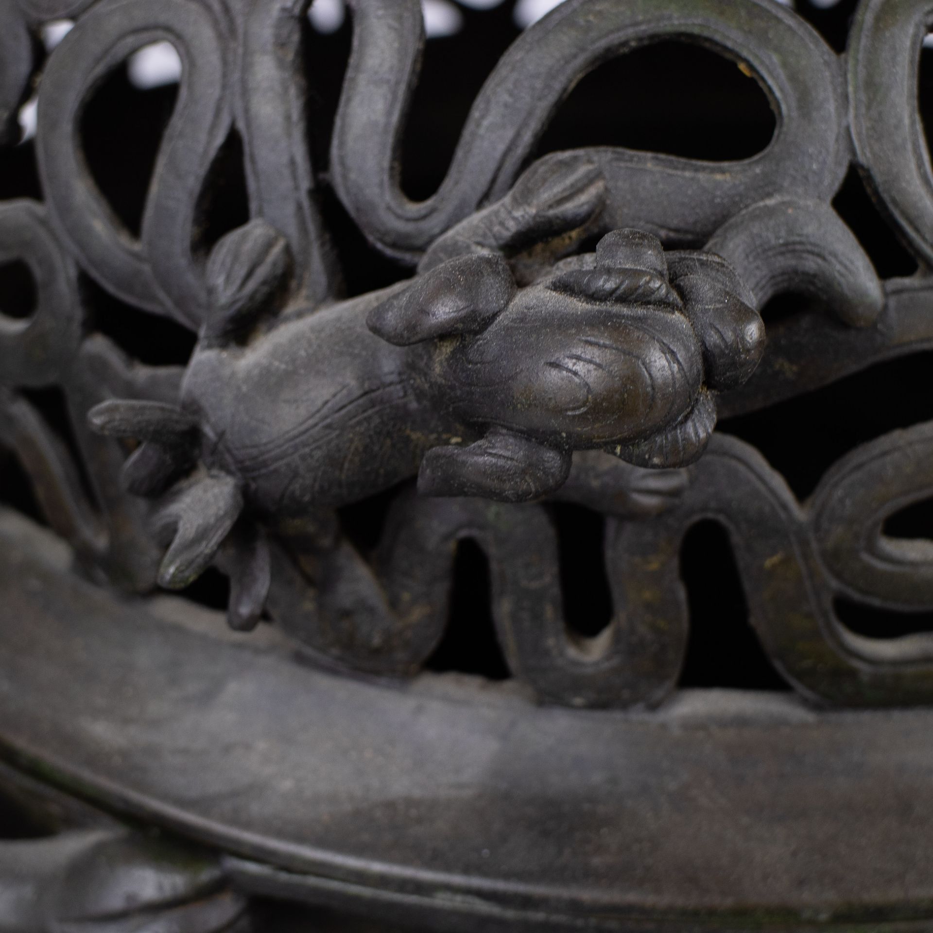 A large Chinese incense burner - Image 5 of 18