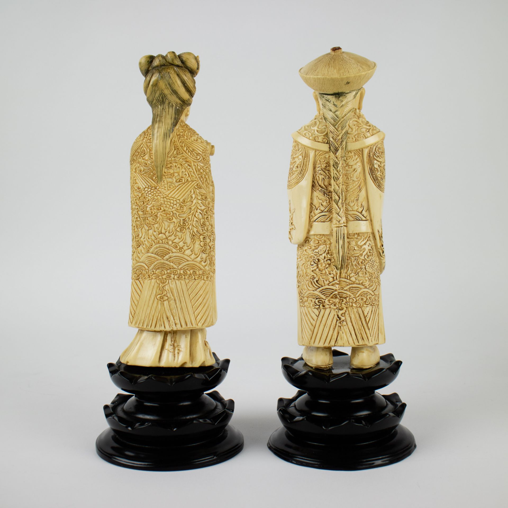 Chinese emperor and empress carved in ivory - Image 3 of 5